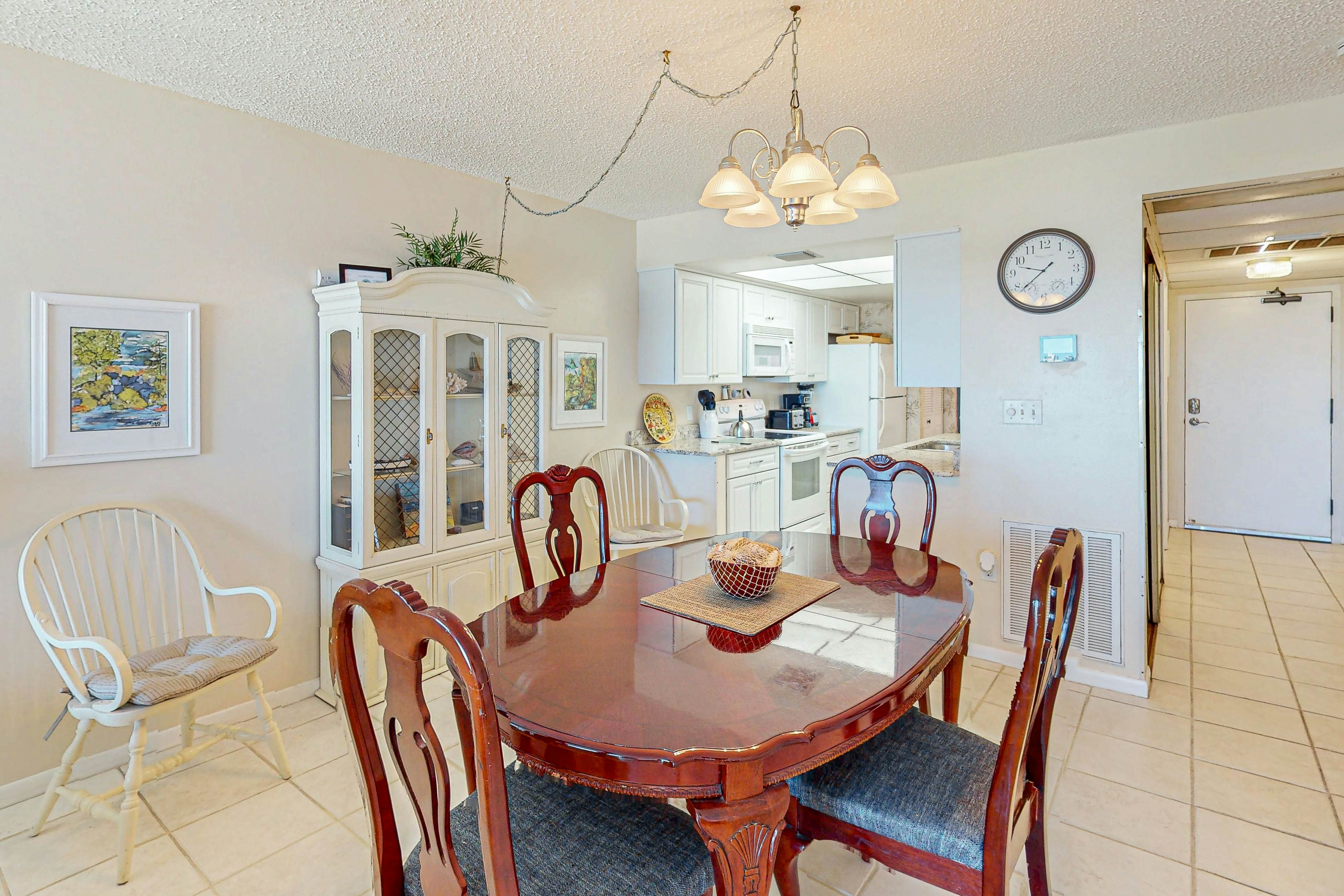 Gulf front with sunset views, heated pool, direct beach access, WIFI and WD