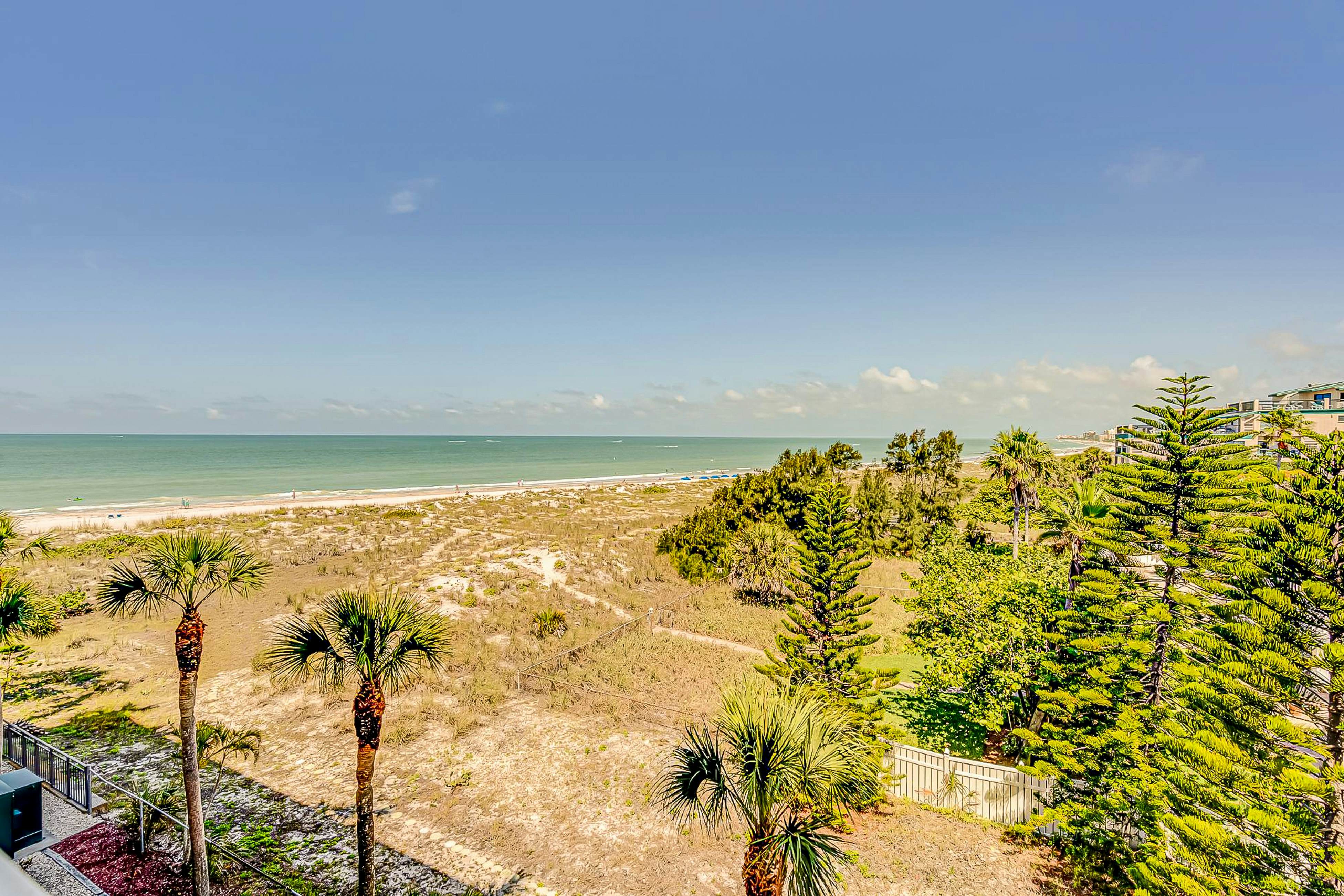 Gulf front with sunset views, heated pool, direct beach access, WIFI and WD