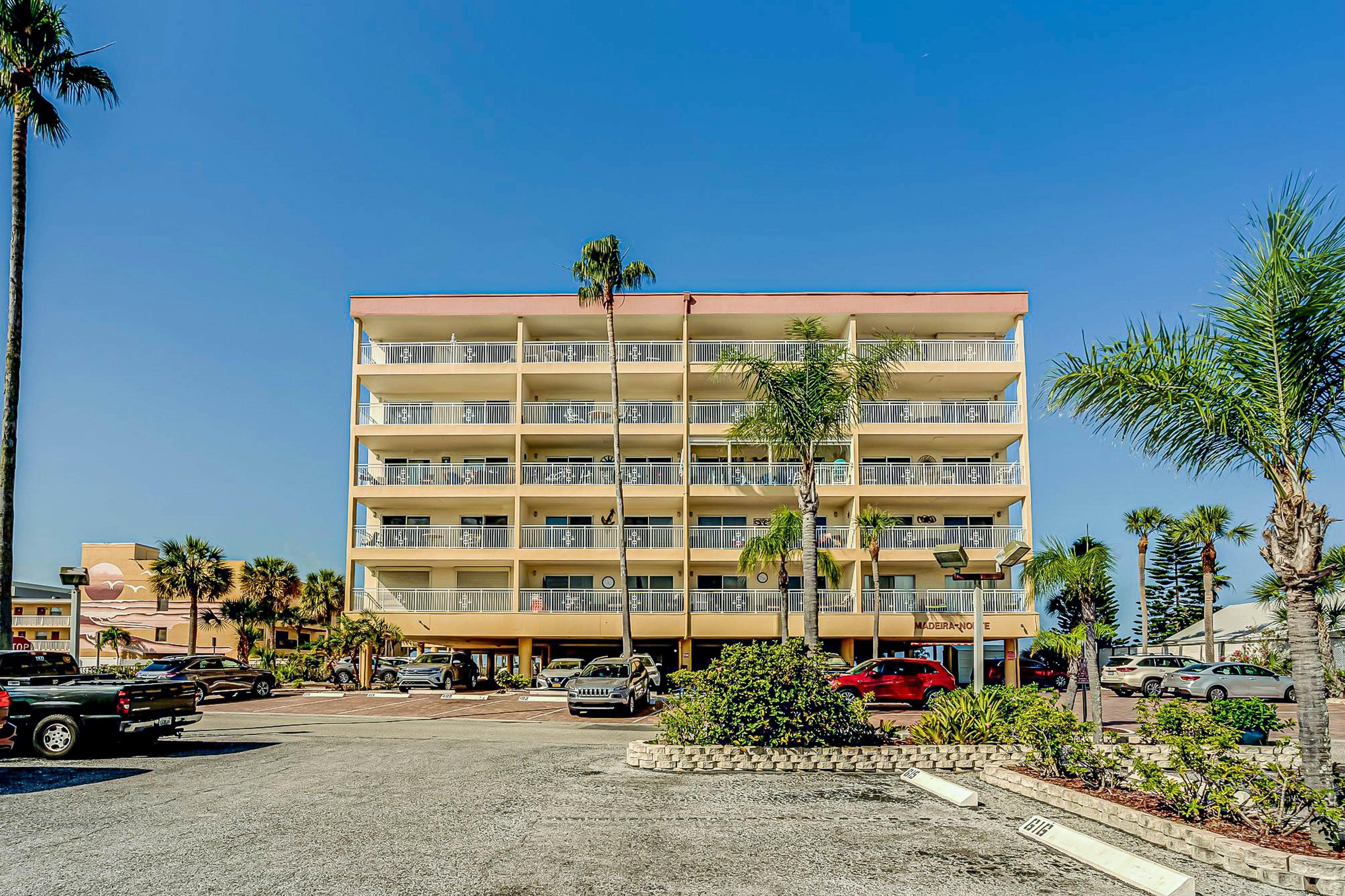 Gulf front with sunset views, heated pool, direct beach access, WIFI and WD