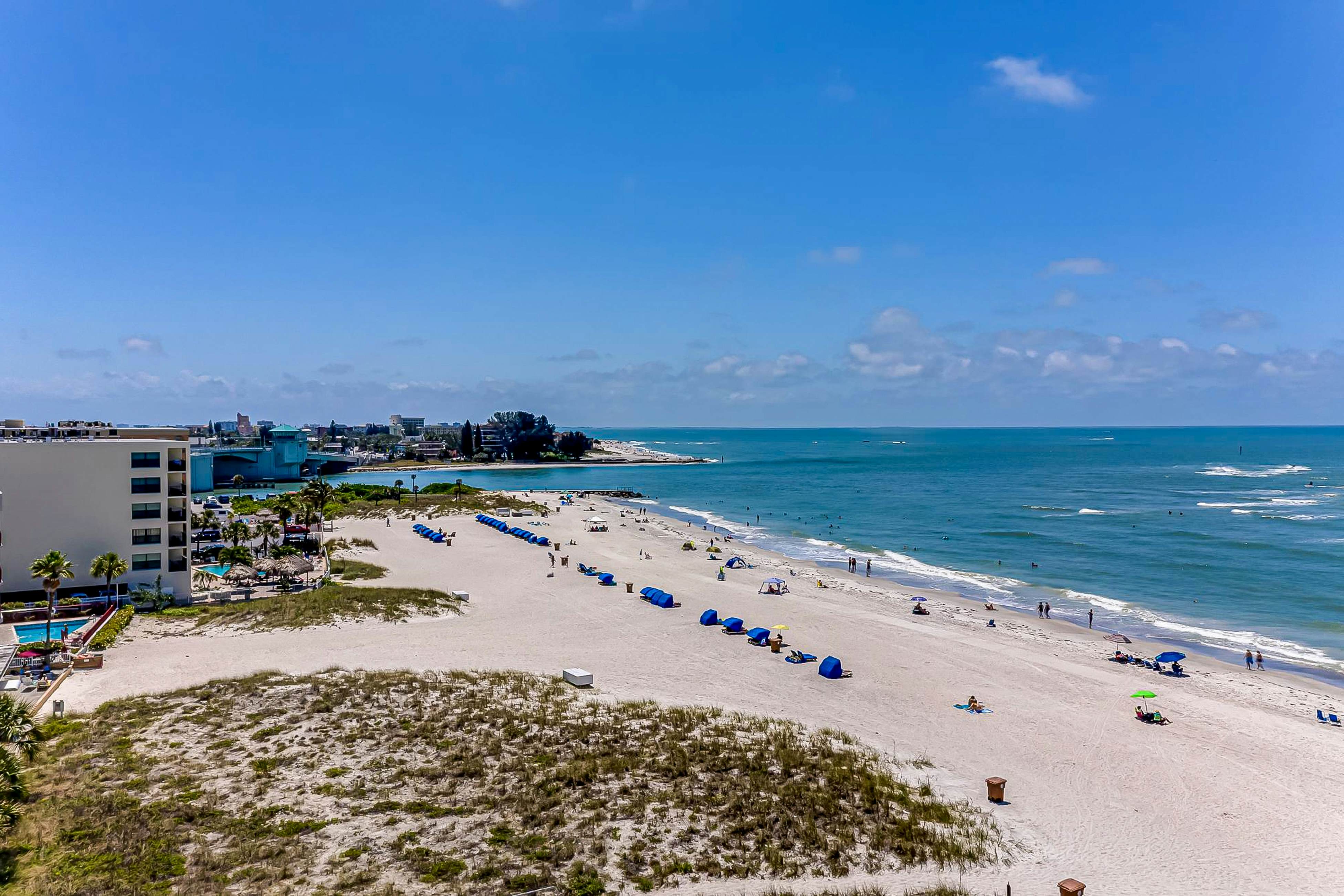 Gulf front with sunset views, heated pool, direct beach access, WIFI and WD