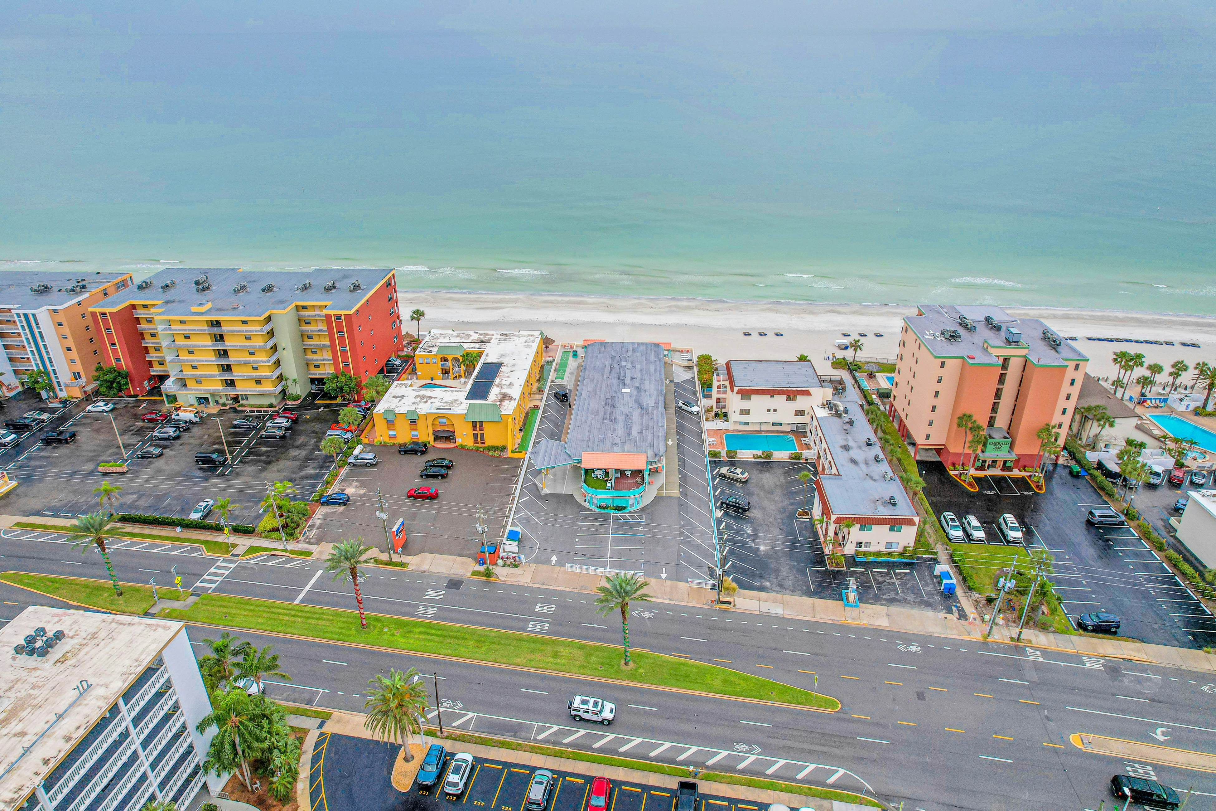 Beachfront studio with grilling area & shuffleboard - steps to sand
