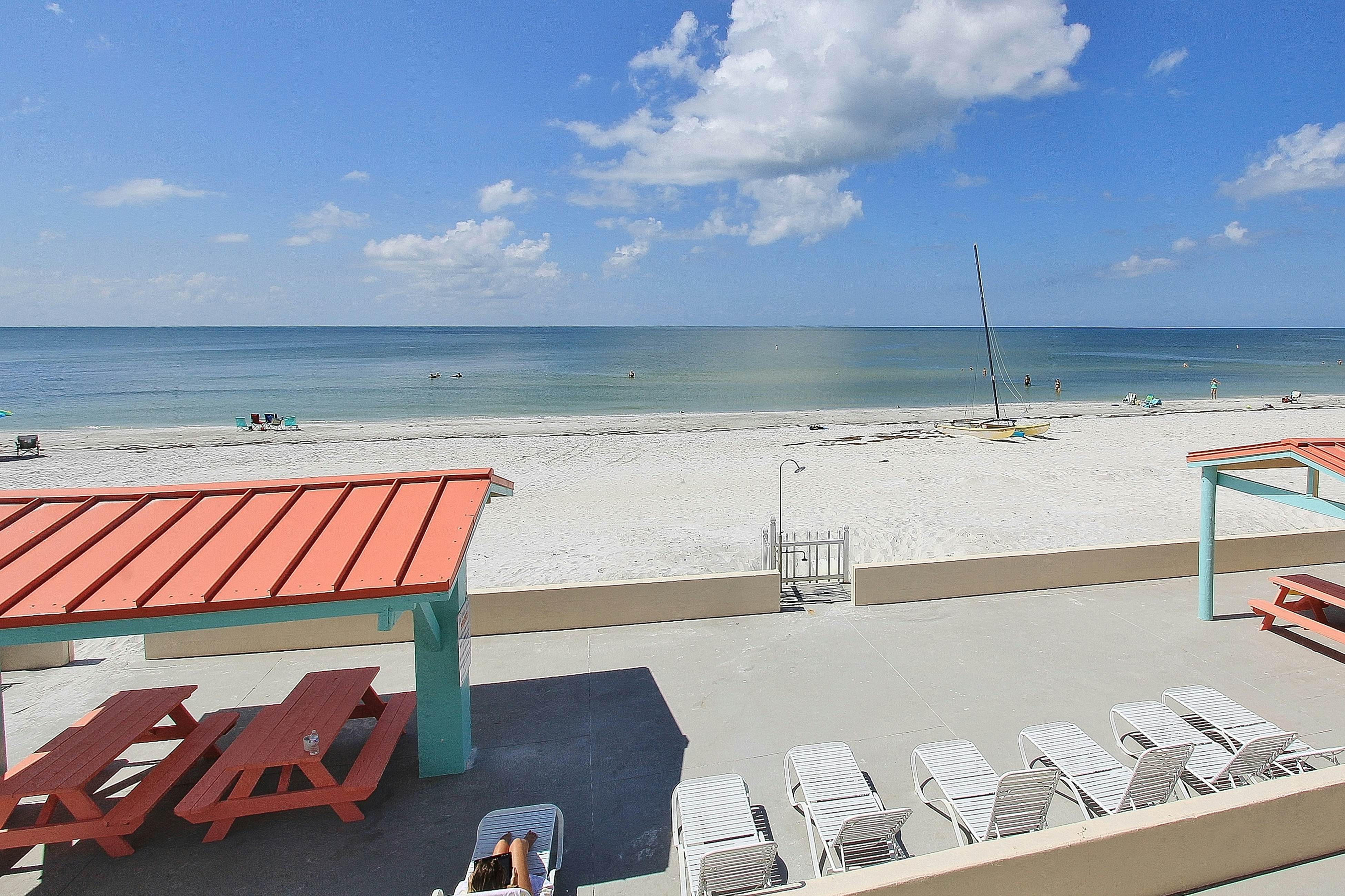 Beachfront studio with grilling area & shuffleboard - steps to sand
