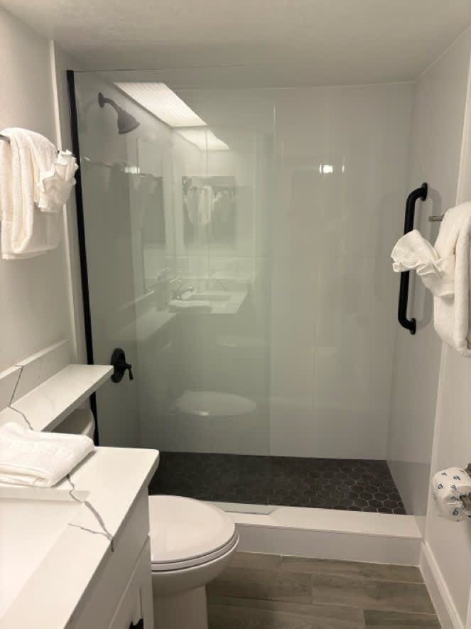 Third Floor Oceanfront Condo w Shared Pool Ocean View and Private Washer Dryer