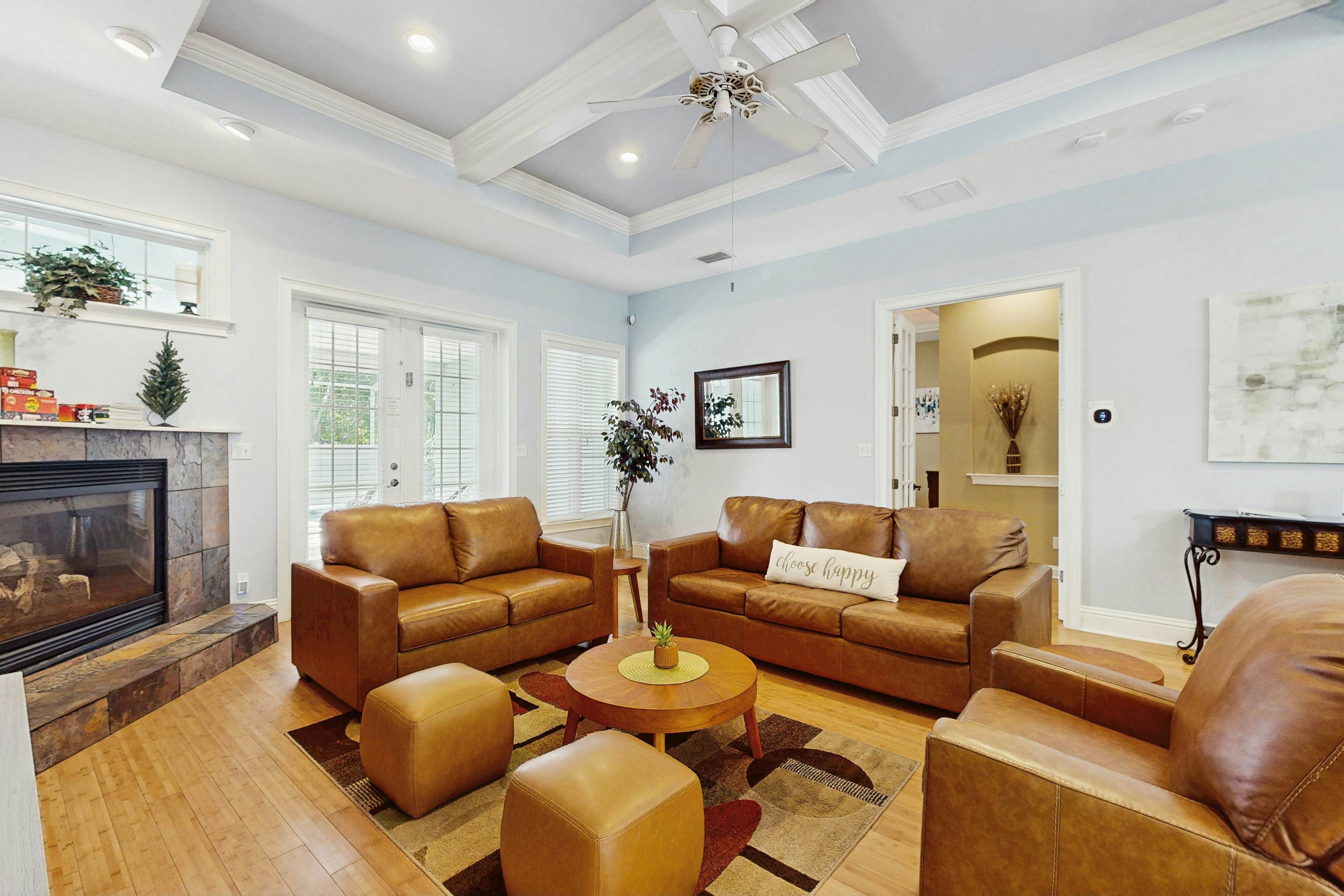 Single Story Home w/Private Pool, Fenced BackYard, Gas Grill, Fireplace, and A/C