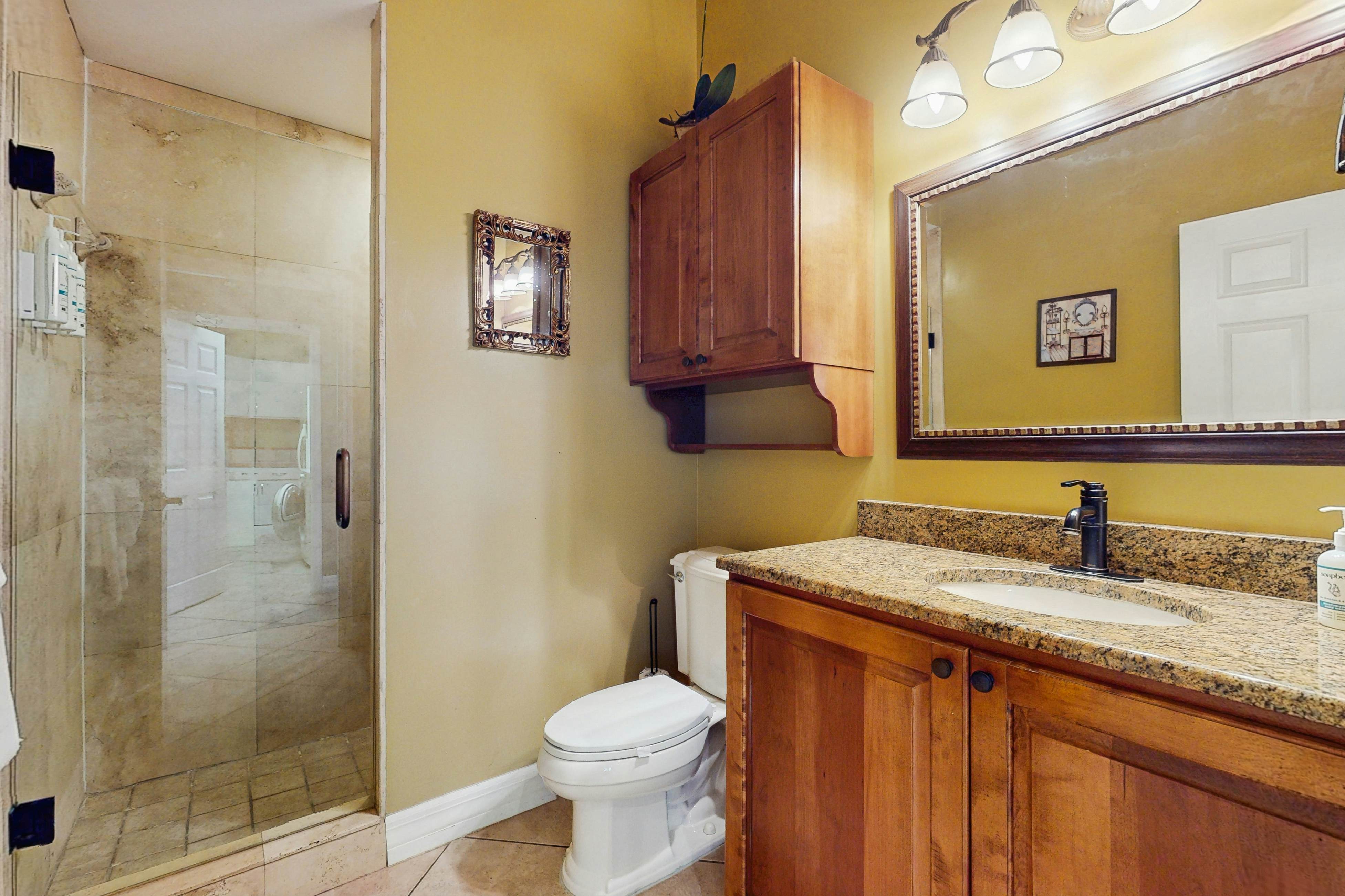 Single Story Home w/Private Pool, Fenced BackYard, Gas Grill, Fireplace, and A/C