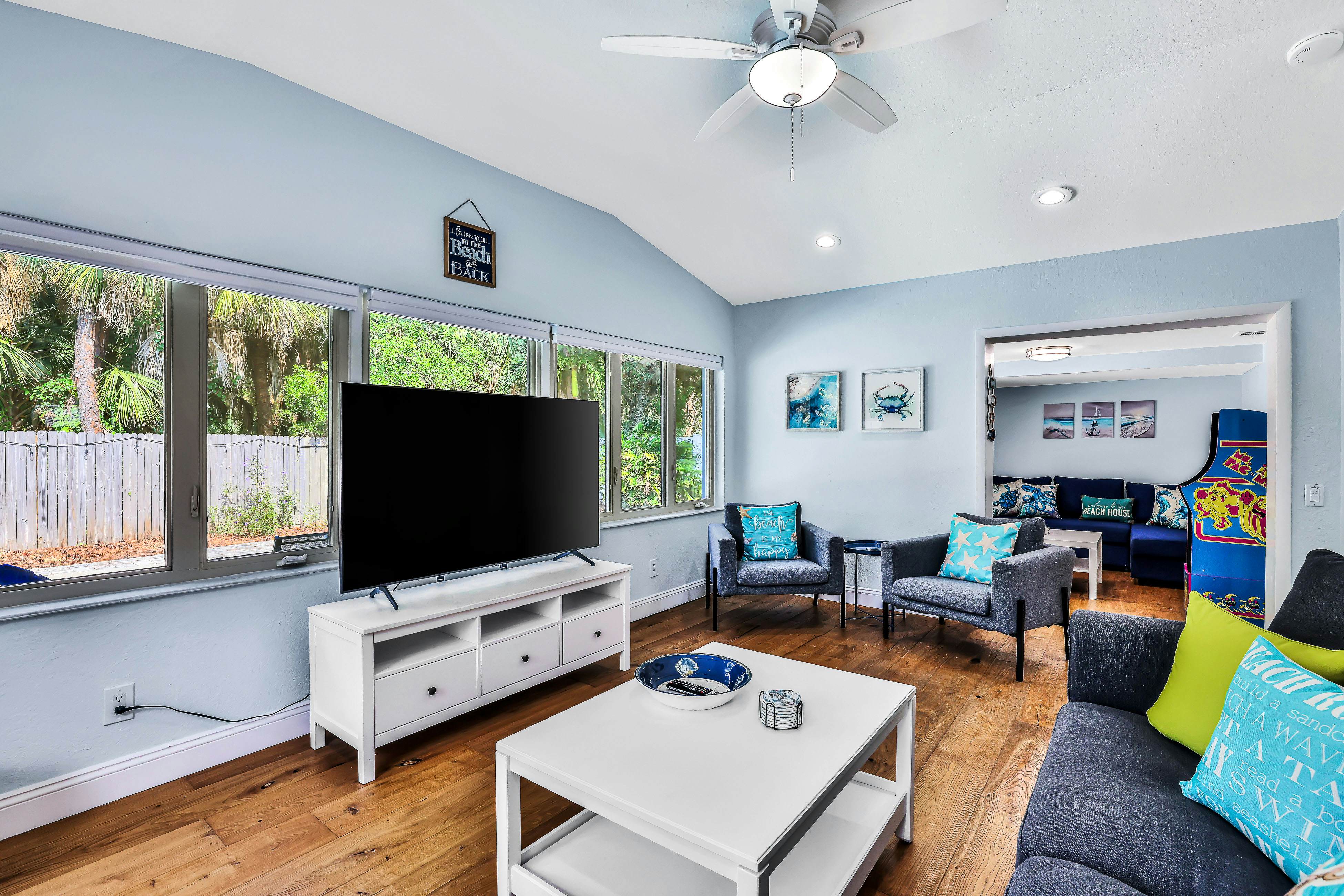 Dog-friendly Oasis with Private Pool, WiFi & Washer-Dryer - 5 Min to Beach