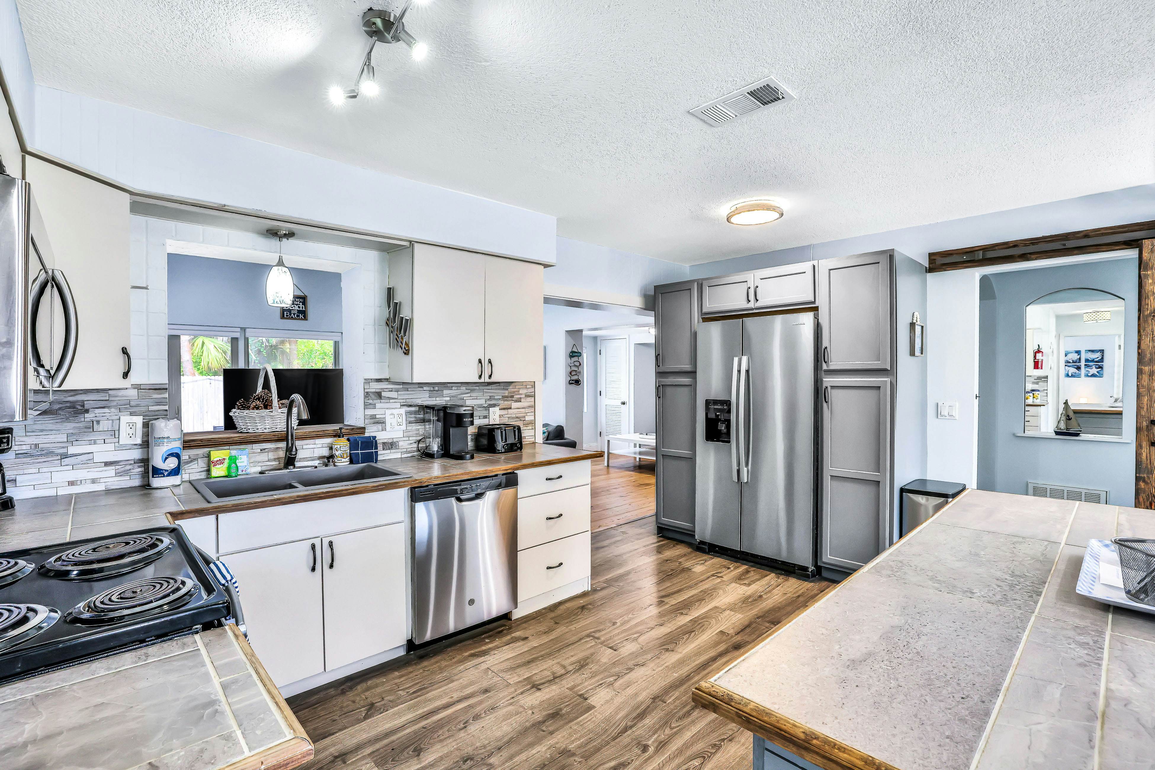 Dog-friendly Oasis with Private Pool, WiFi & Washer-Dryer - 5 Min to Beach