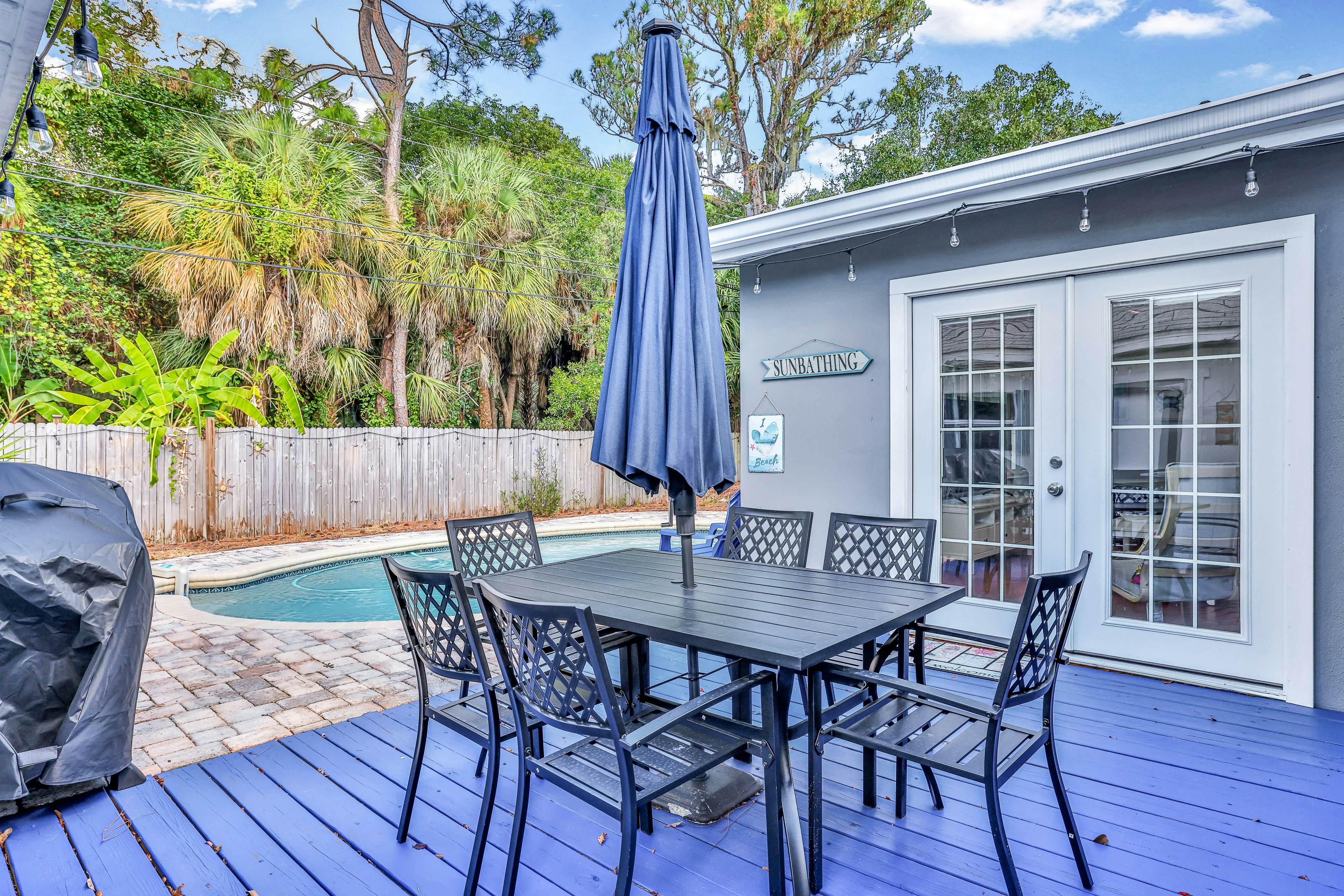 Dog-friendly Oasis with Private Pool, WiFi & Washer-Dryer - 5 Min to Beach