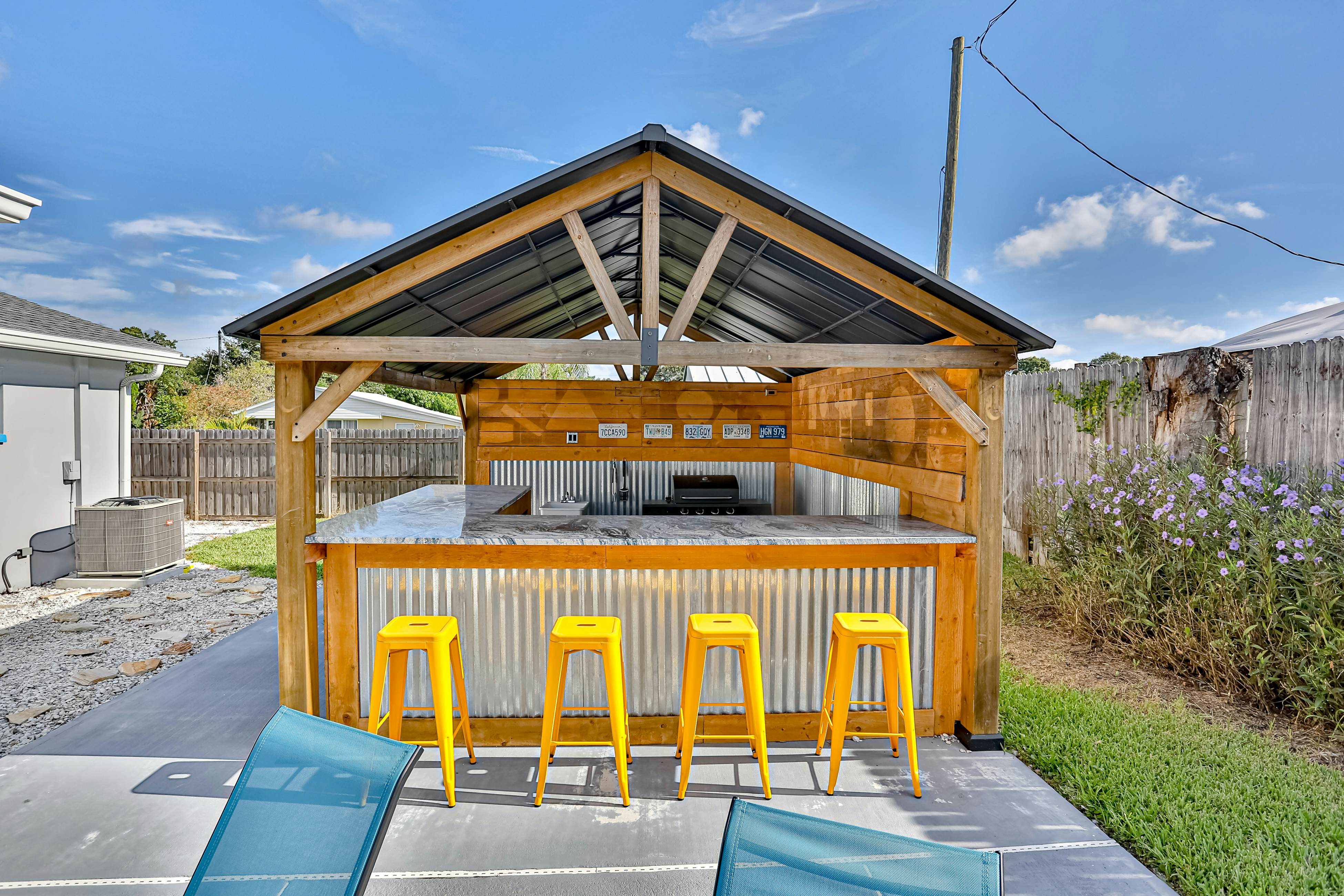 Modern coastal getaway with pool, enclosed yard, grill & outdoor bar