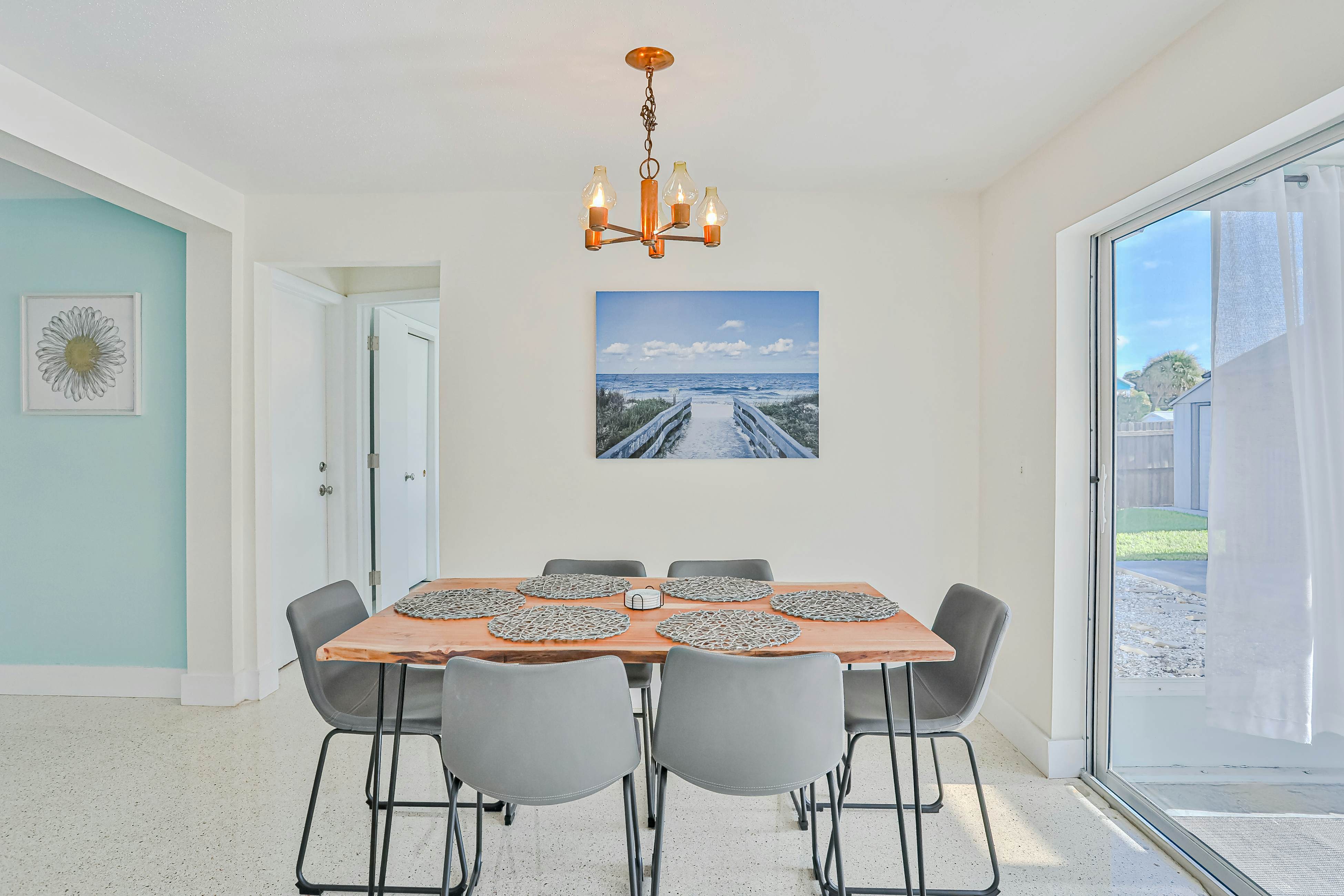 Modern coastal getaway with pool, enclosed yard, grill & outdoor bar