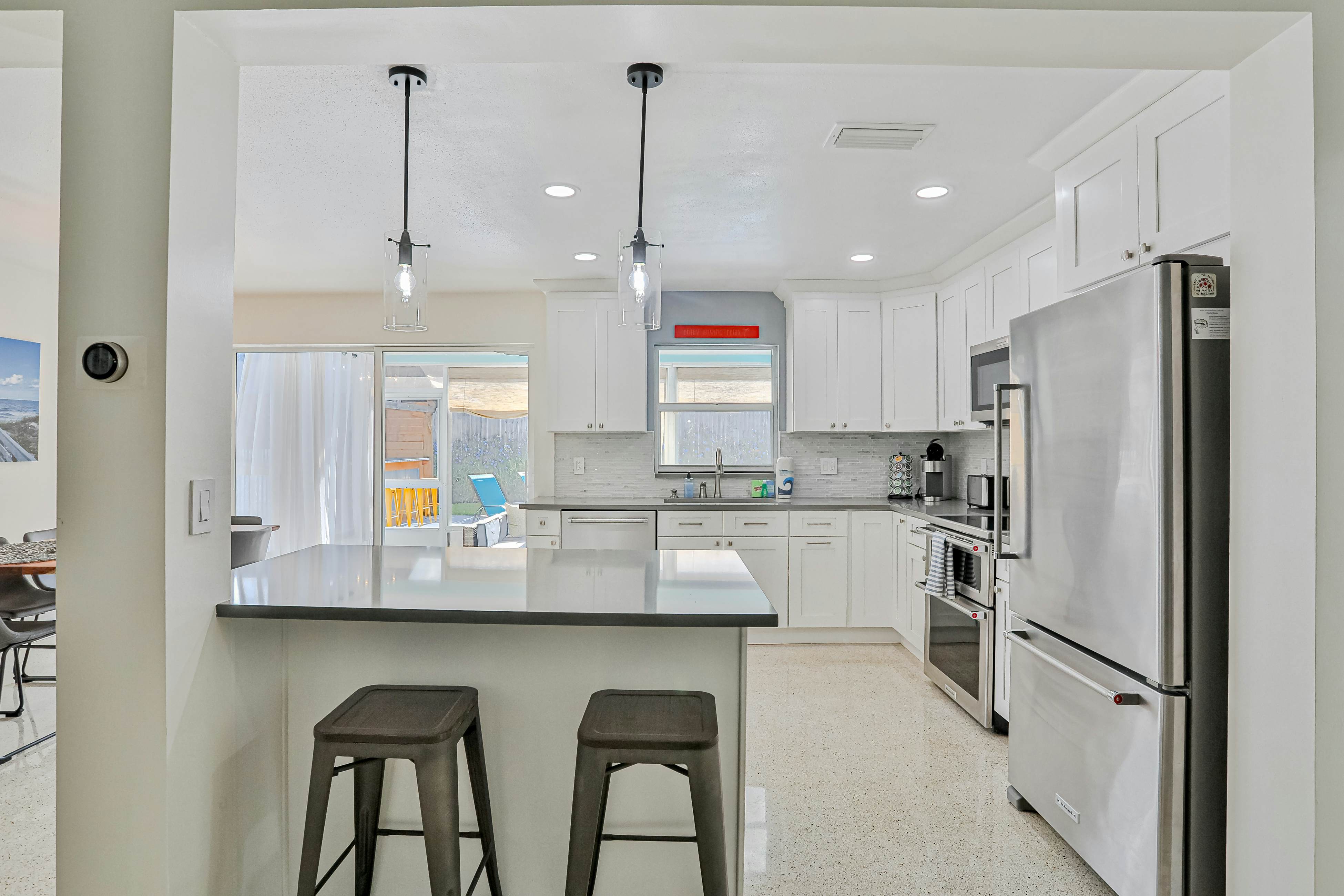 Modern coastal getaway with pool, enclosed yard, grill & outdoor bar