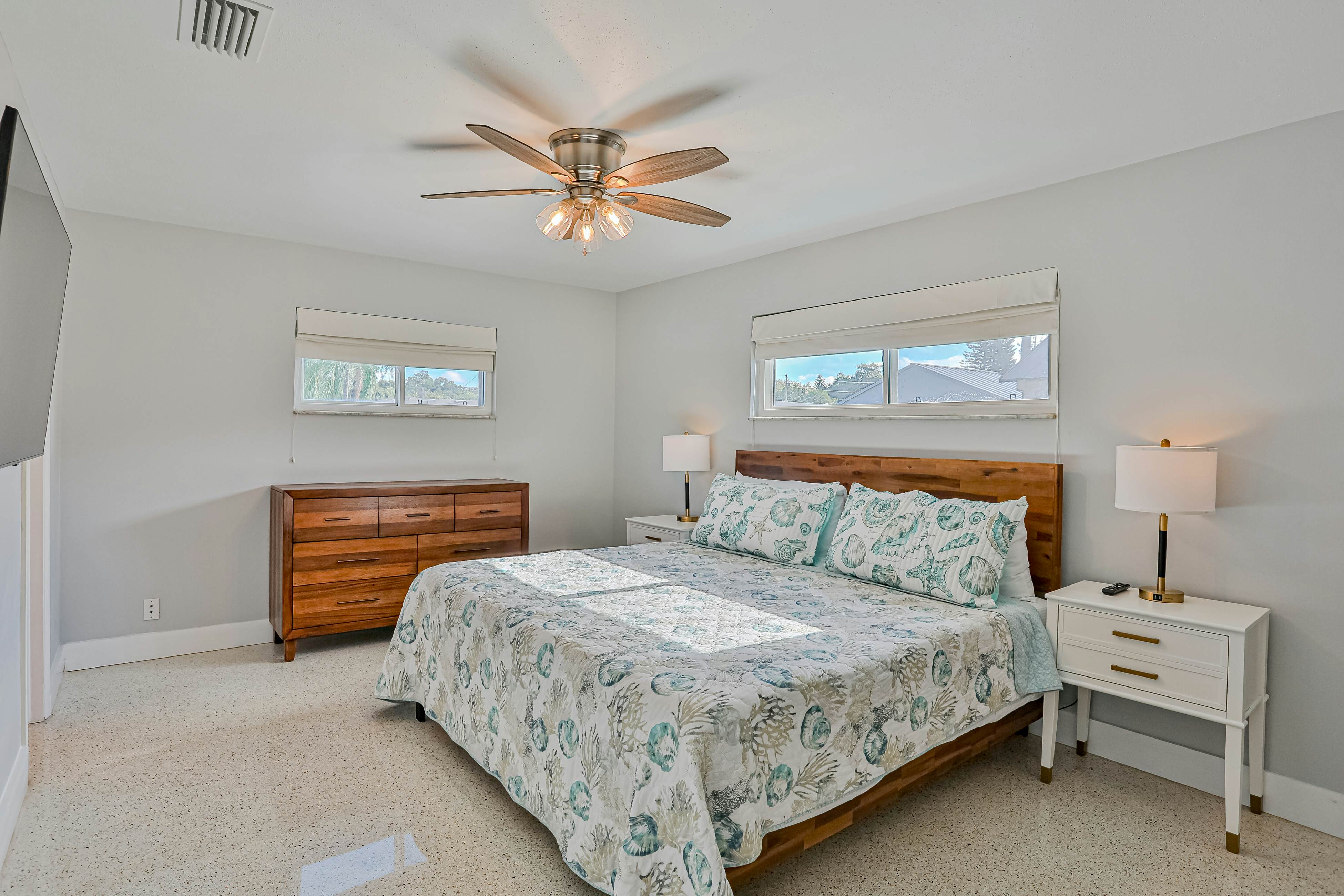 Modern coastal getaway with pool, enclosed yard, grill & outdoor bar