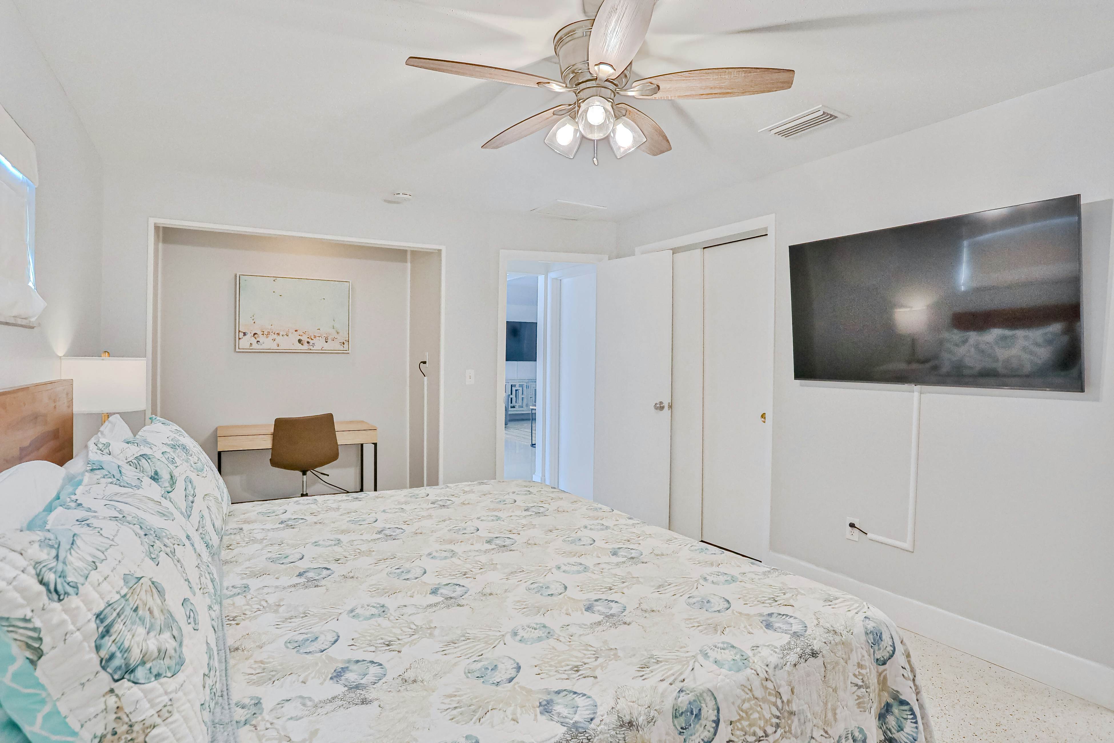 Modern coastal getaway with pool, enclosed yard, grill & outdoor bar