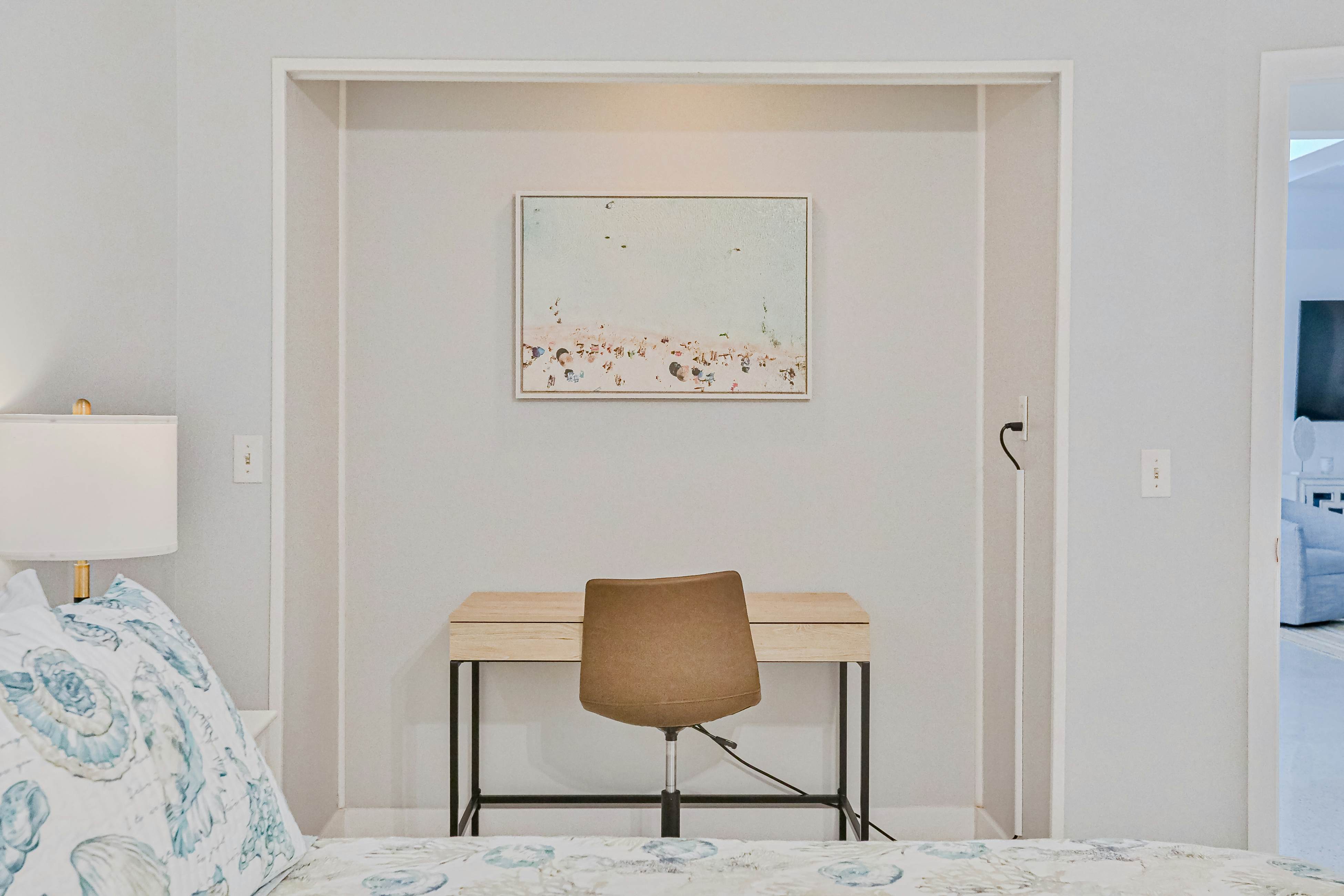 Modern coastal getaway with pool, enclosed yard, grill & outdoor bar