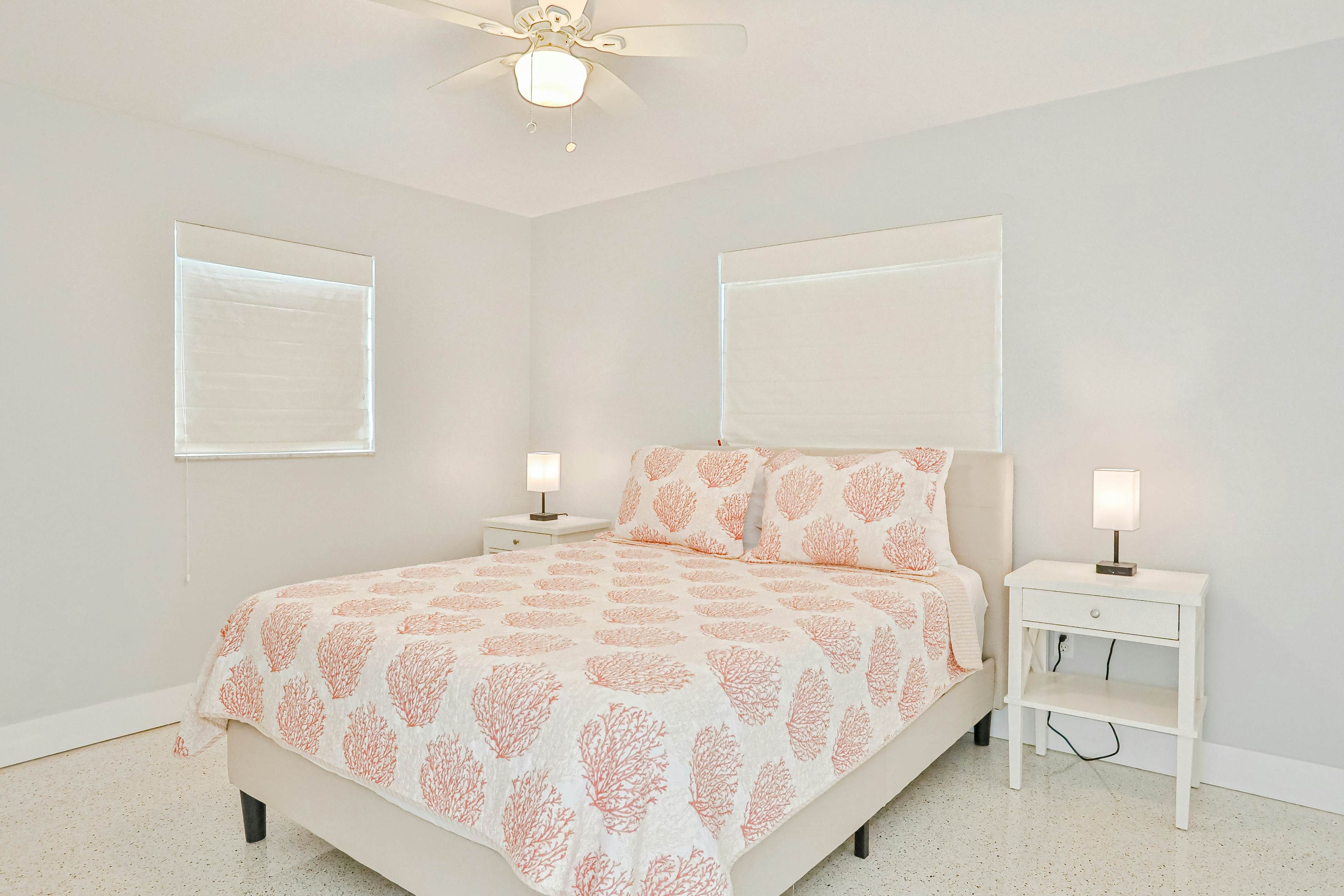 Modern coastal getaway with pool, enclosed yard, grill & outdoor bar