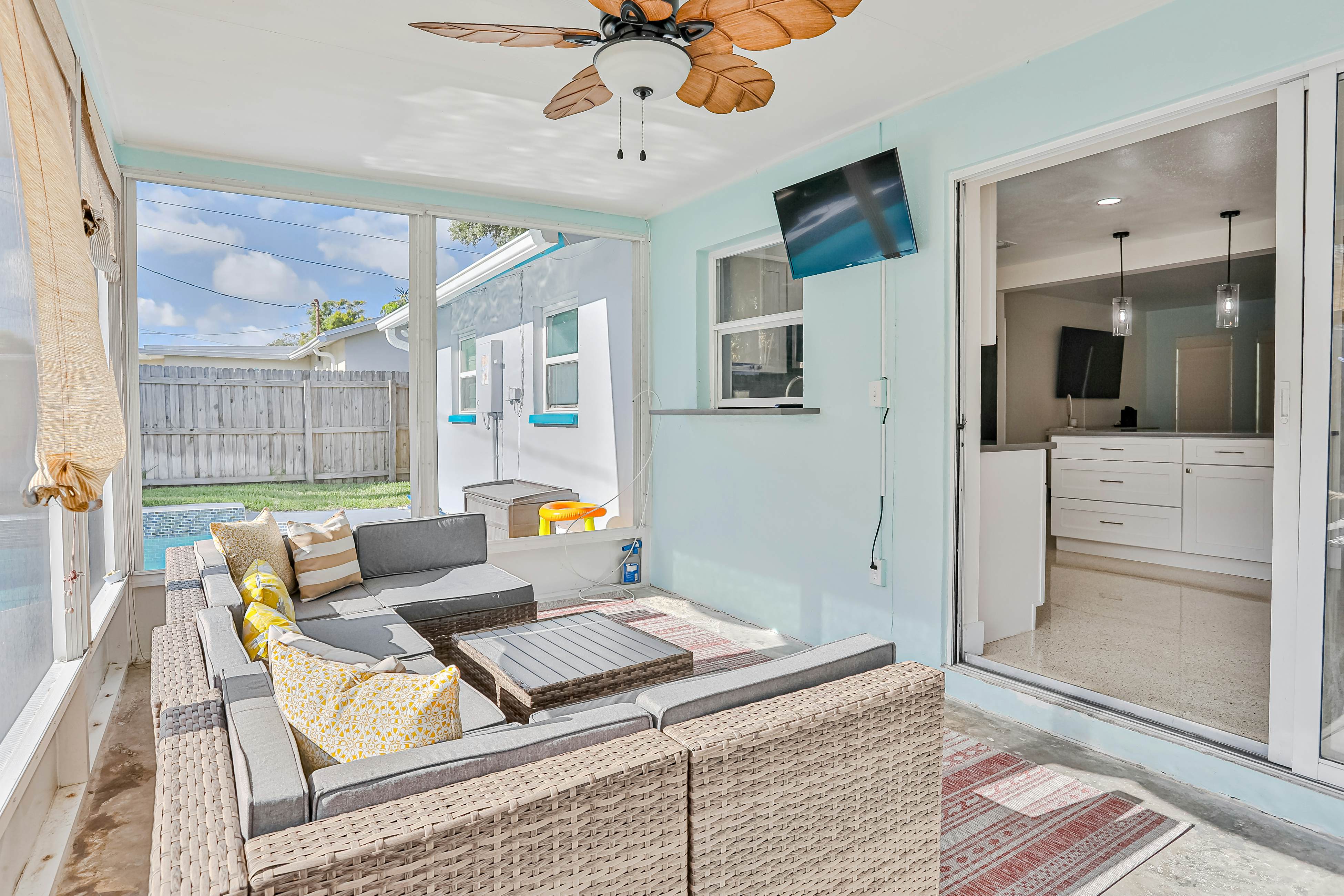 Modern coastal getaway with pool, enclosed yard, grill & outdoor bar