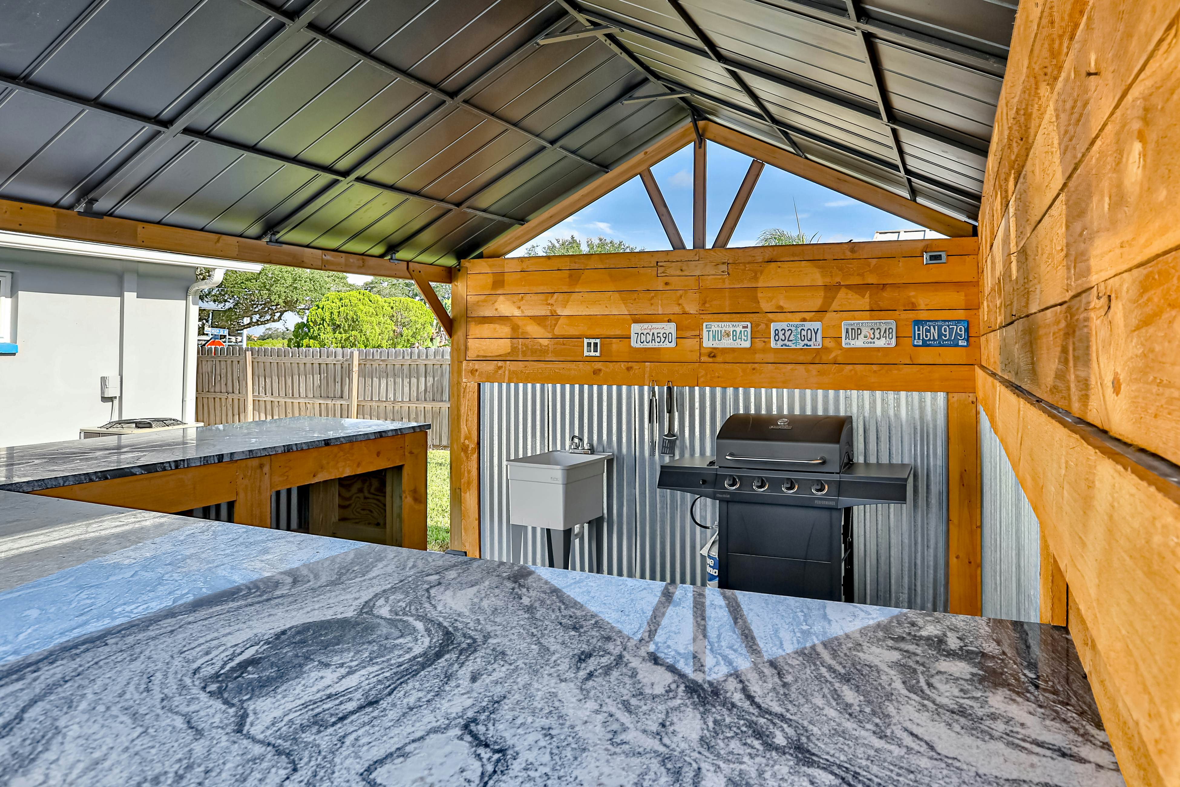 Modern coastal getaway with pool, enclosed yard, grill & outdoor bar