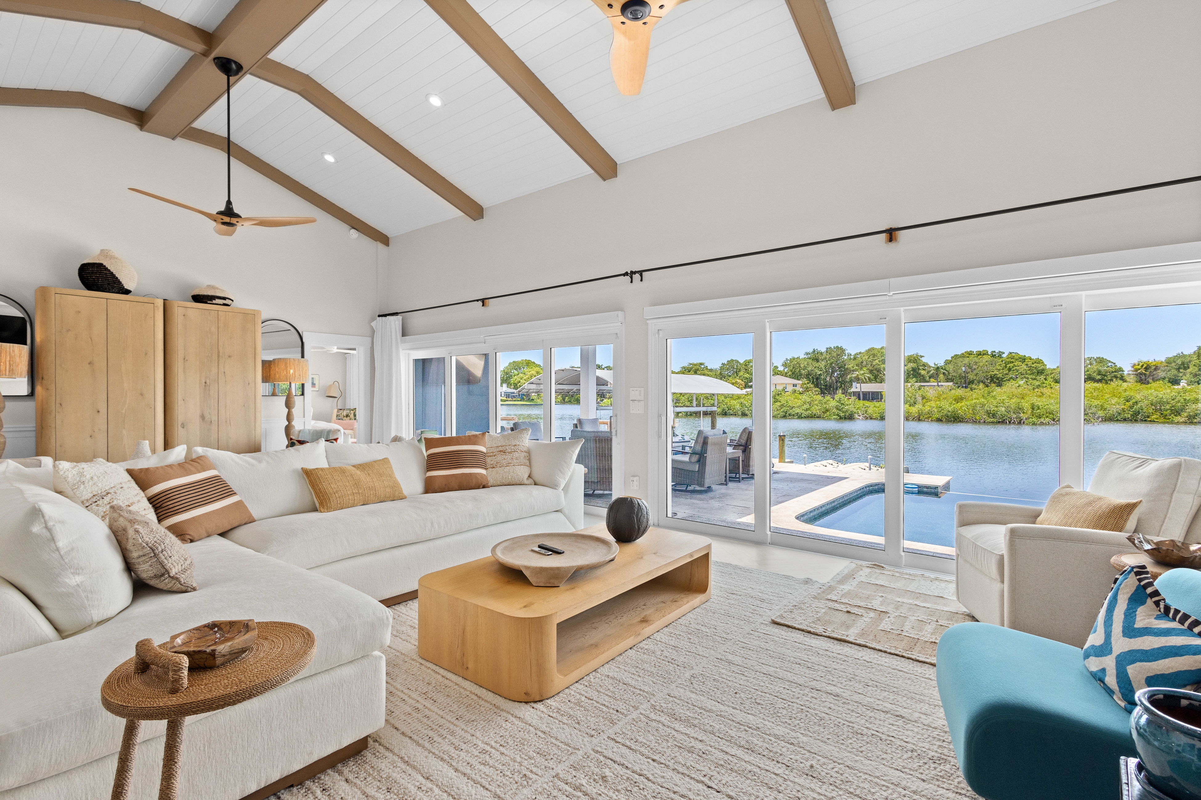 Modern indulgence with media room expansive waterway views AC WD and Wifi