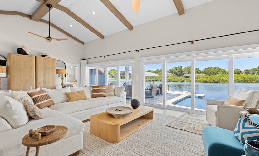 Modern indulgence with media room expansive waterway views AC WD and Wifi