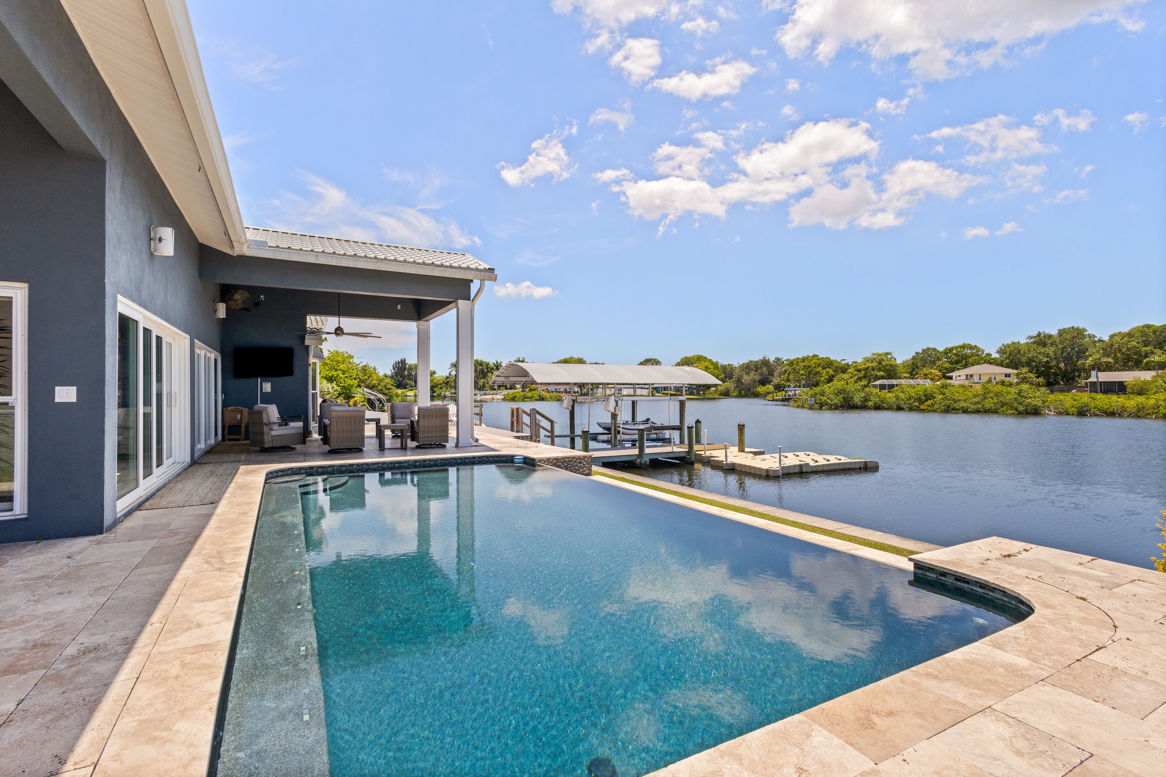 Modern indulgence with media room expansive waterway views AC WD and Wifi