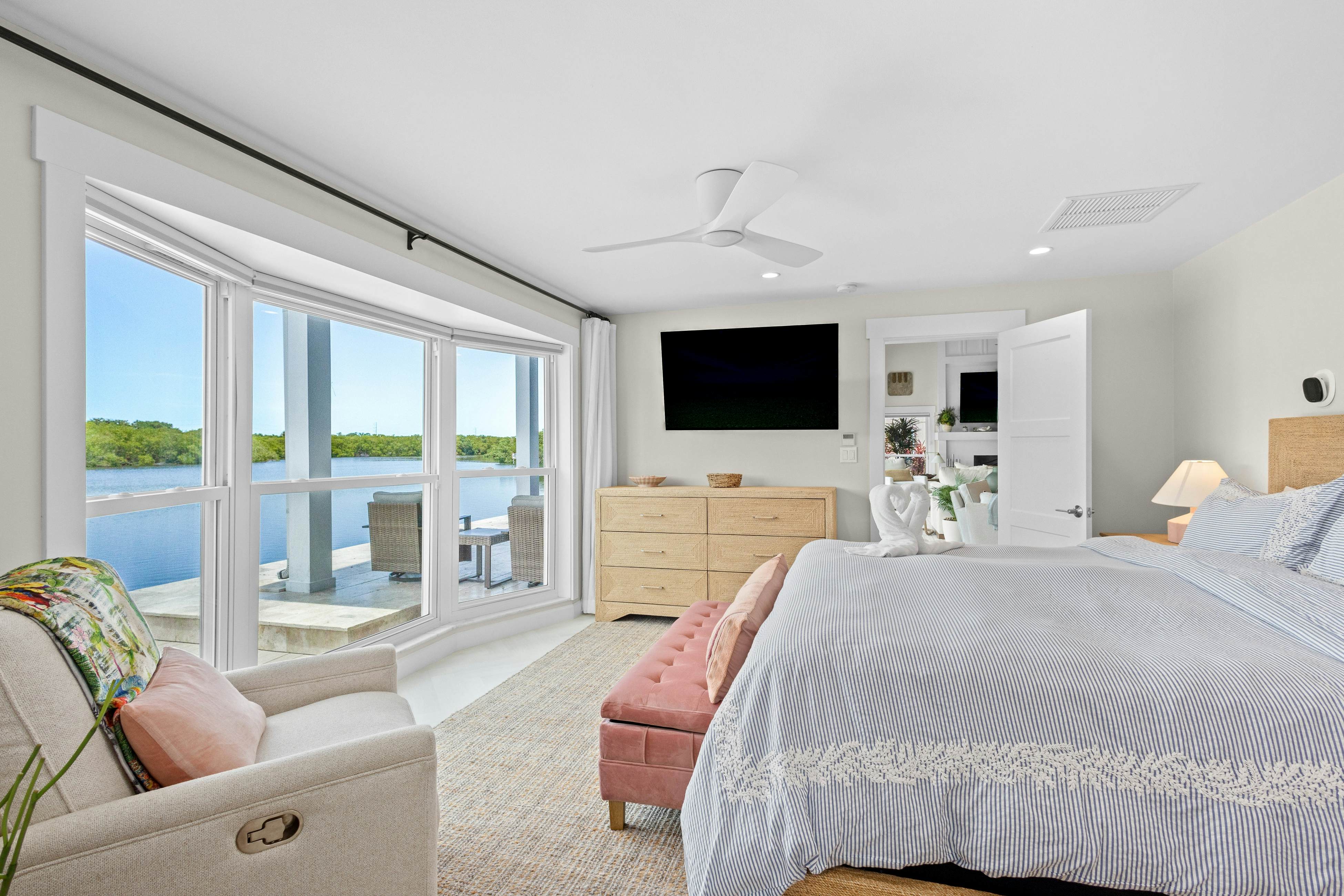 Modern indulgence with media room, expansive waterway views, AC, WD and Wifi