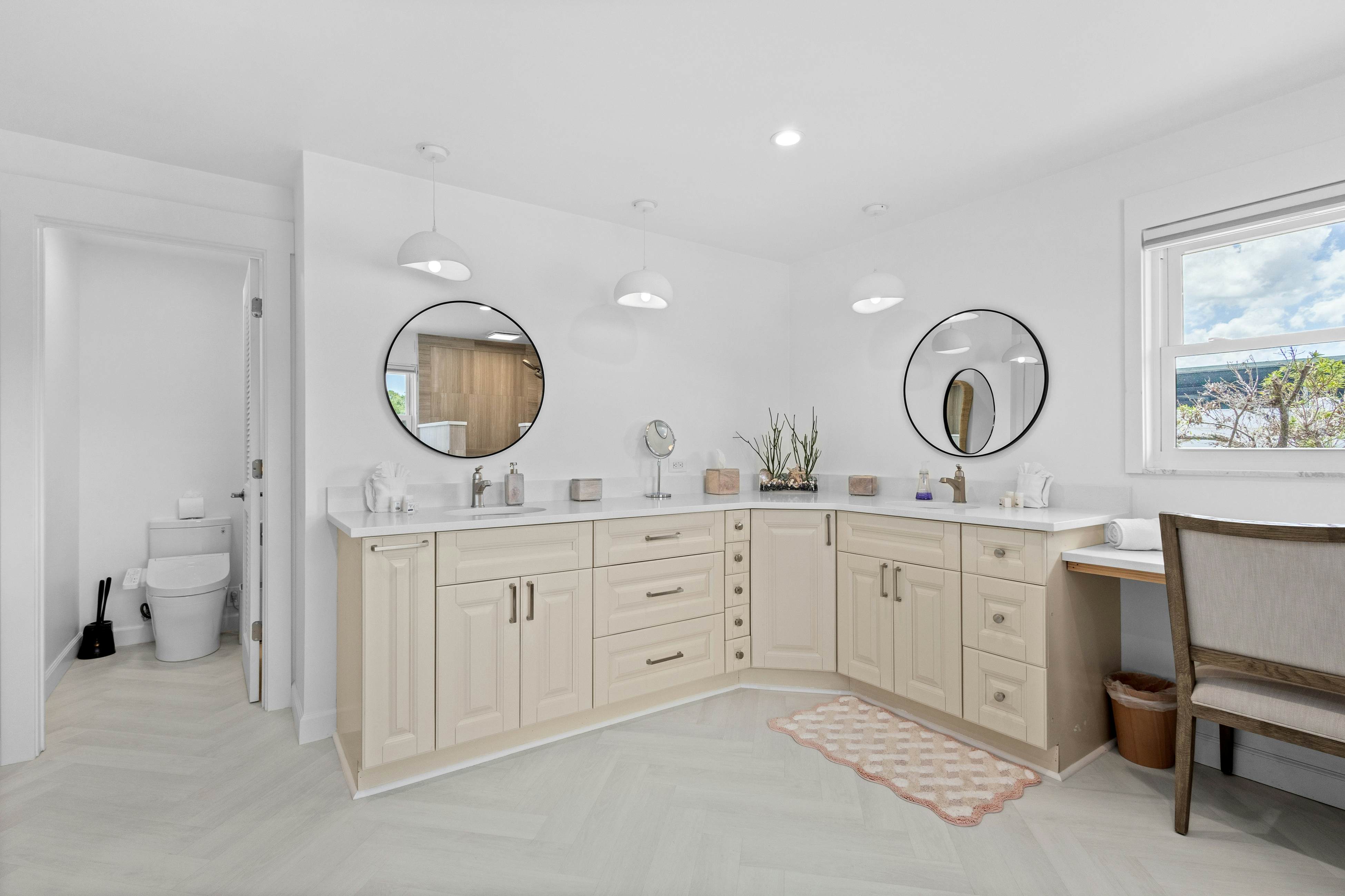 Modern indulgence with media room, expansive waterway views, AC, WD and Wifi