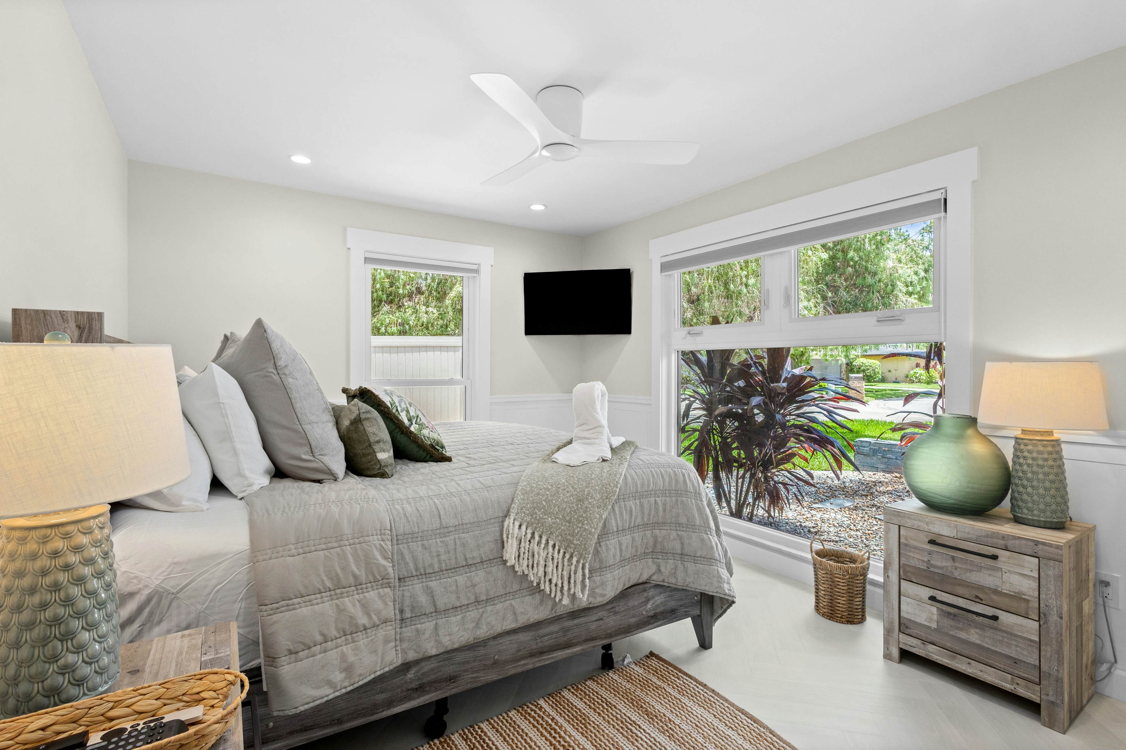 Modern indulgence with media room, expansive waterway views, AC, WD and Wifi