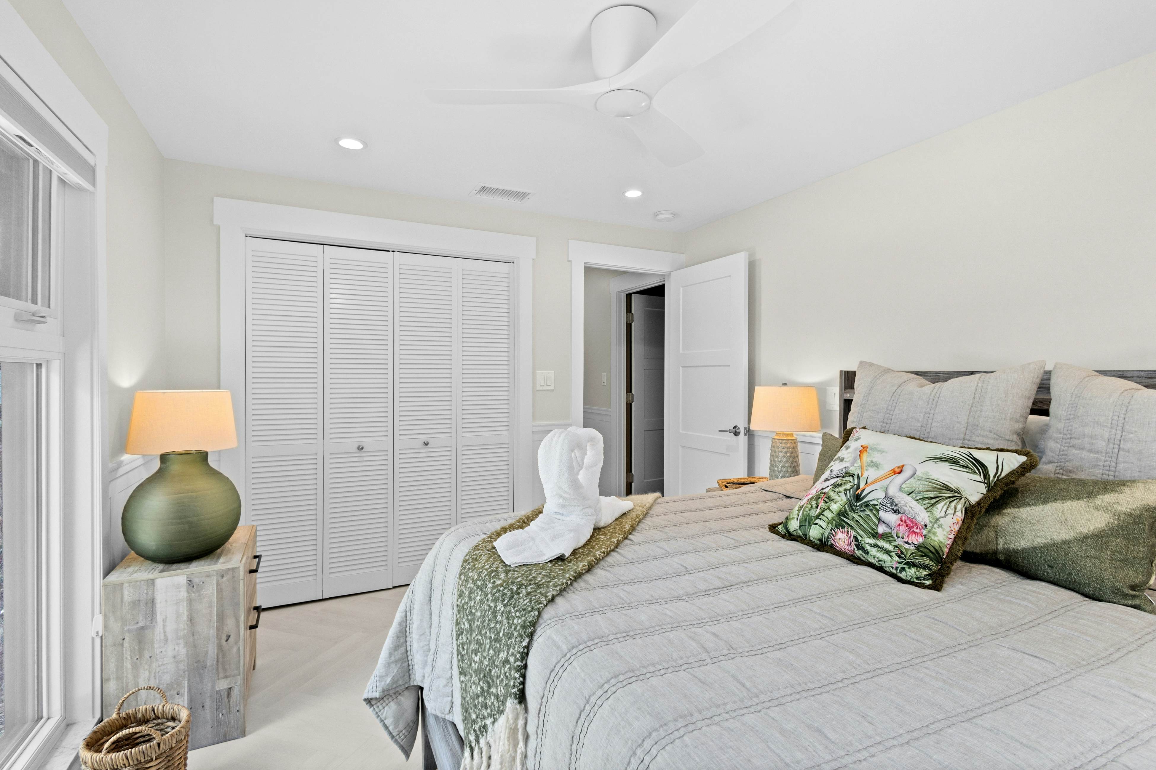 Modern indulgence with media room, expansive waterway views, AC, WD and Wifi