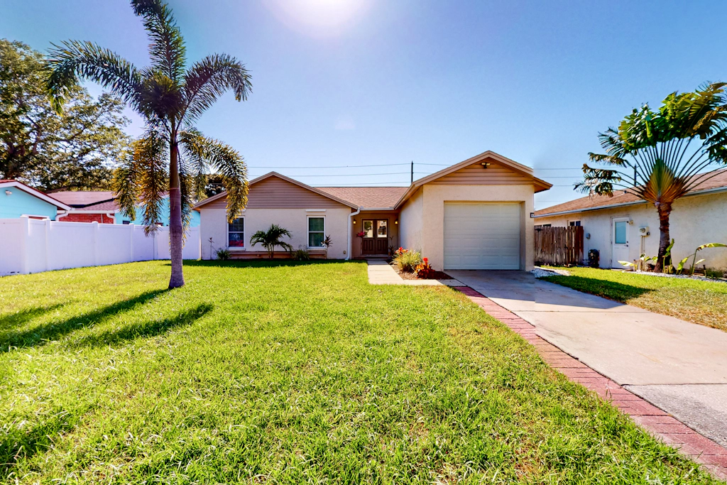 Dog friendly house with patio firepit fenced yard beach gear and AC