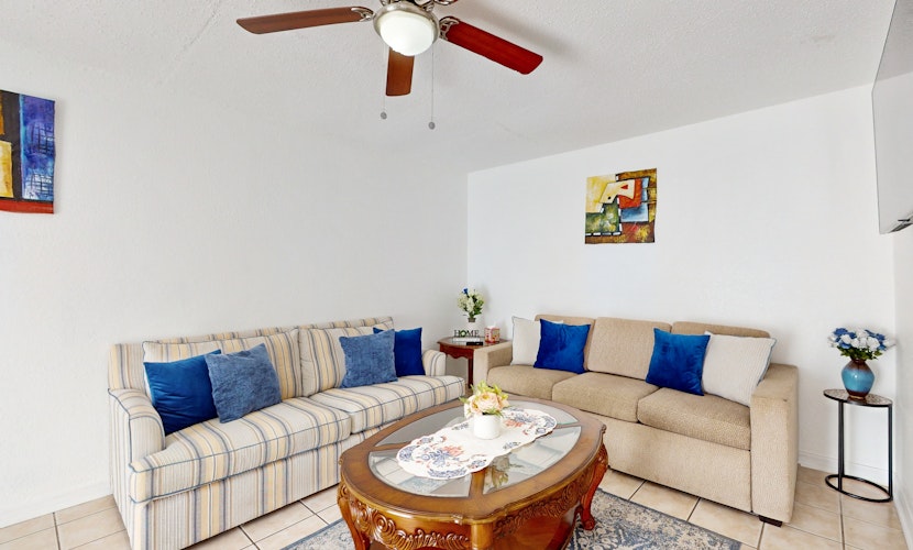 Centrally located dog friendly comfortable home with AC and WD