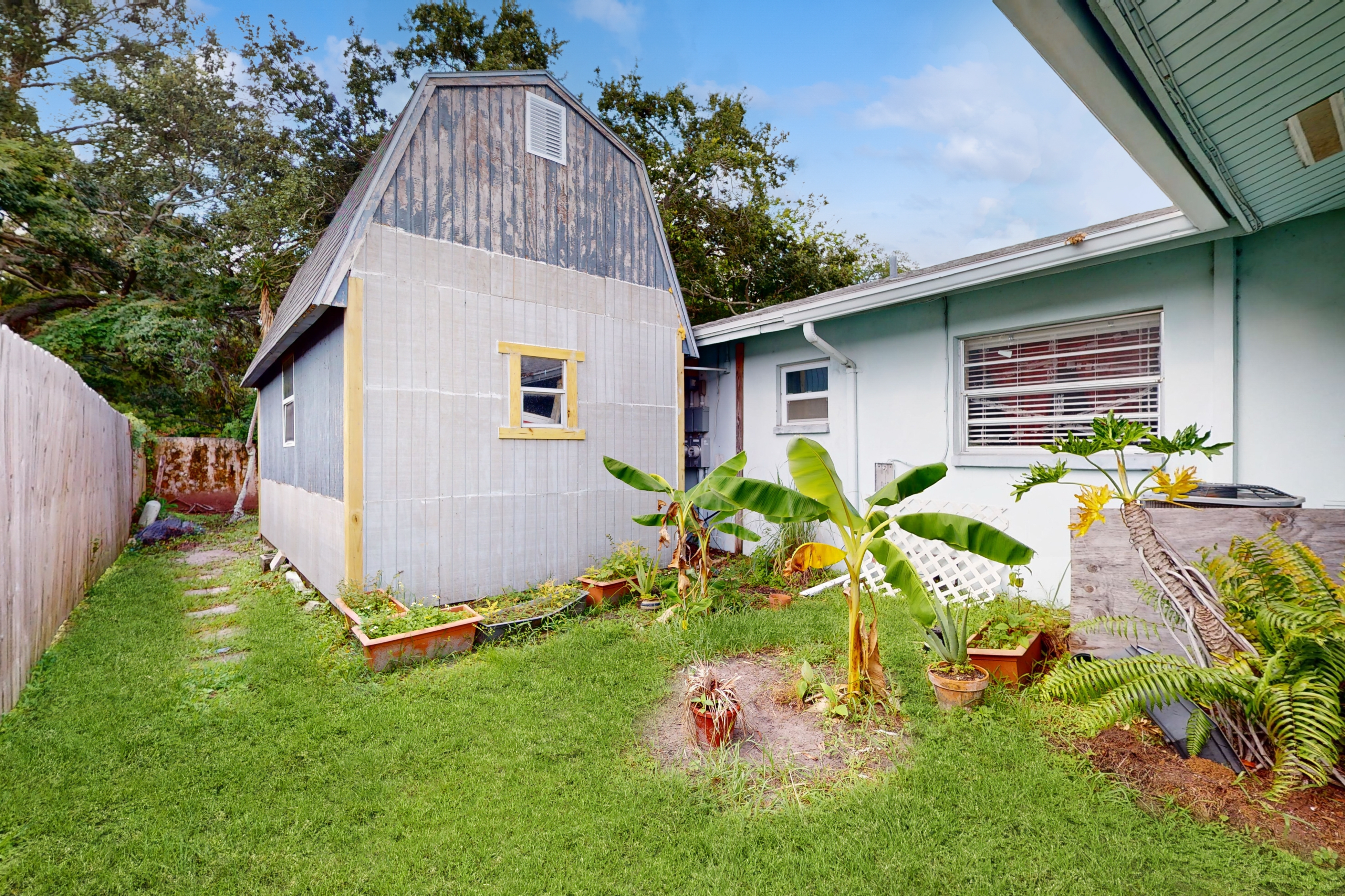 Centrally located dog friendly comfortable home with AC and WD