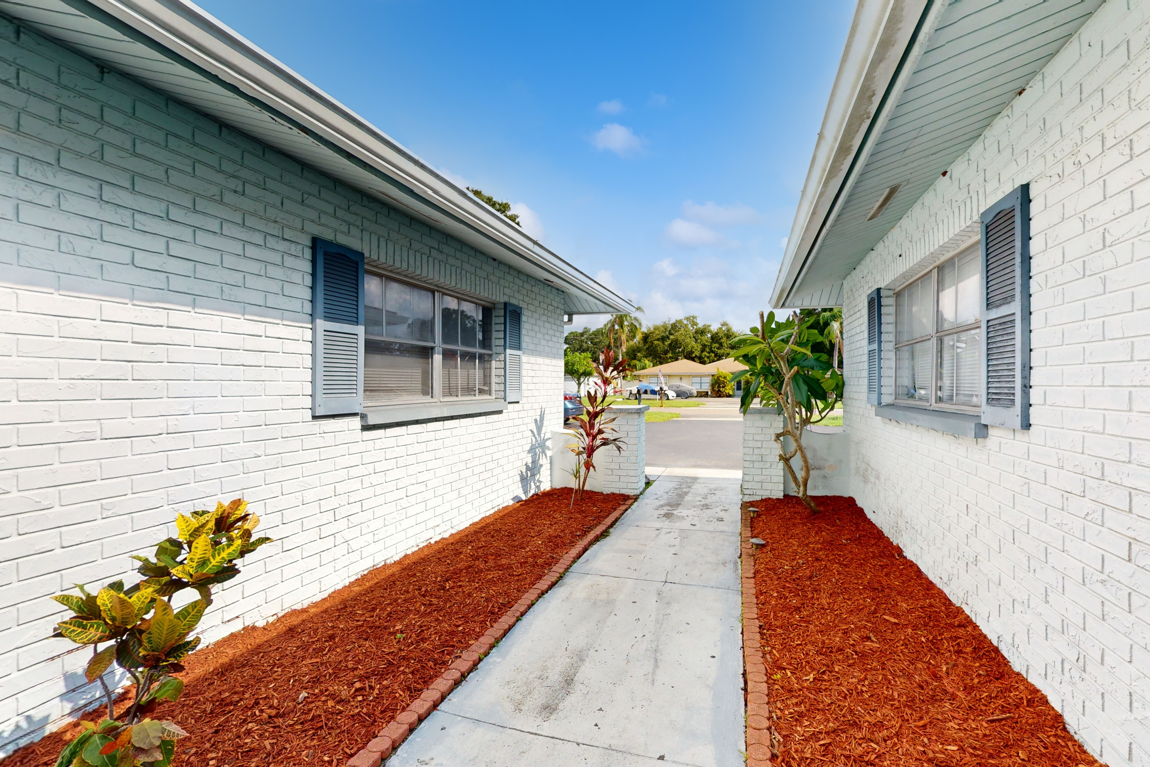 Centrally located dog friendly comfortable home with AC and WD