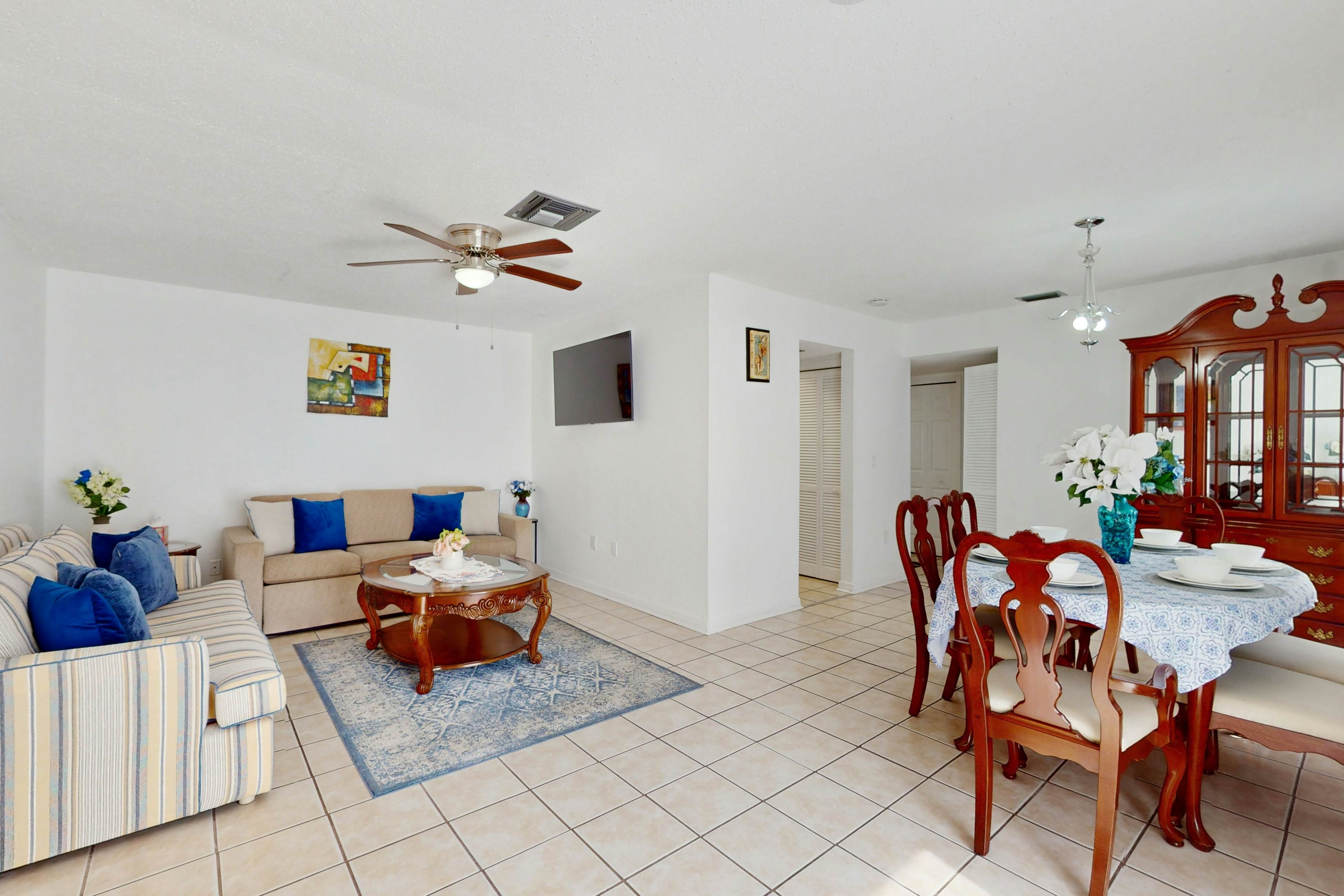 Centrally located, dog friendly, comfortable home with AC and WD