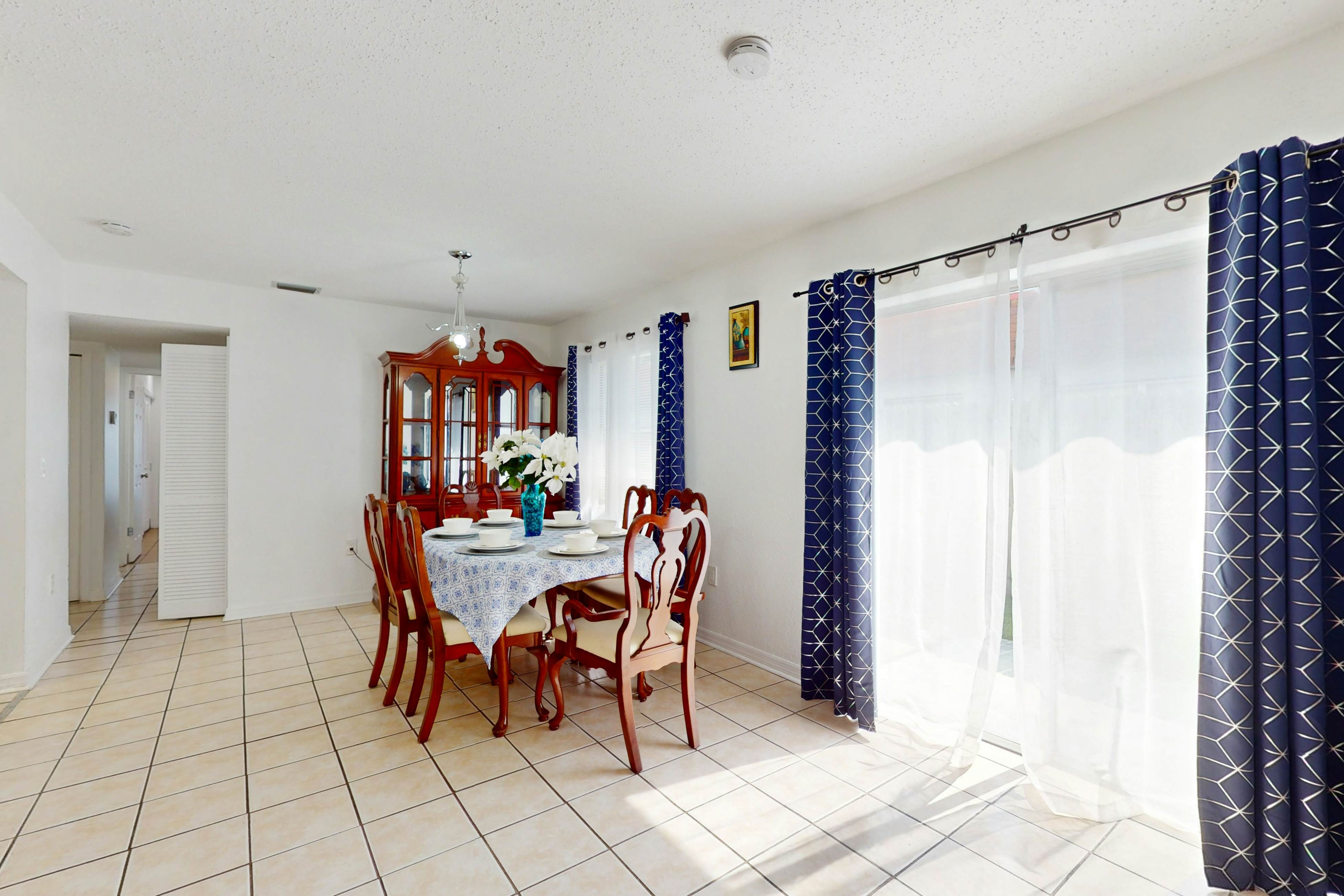 Centrally located, dog friendly, comfortable home with AC and WD