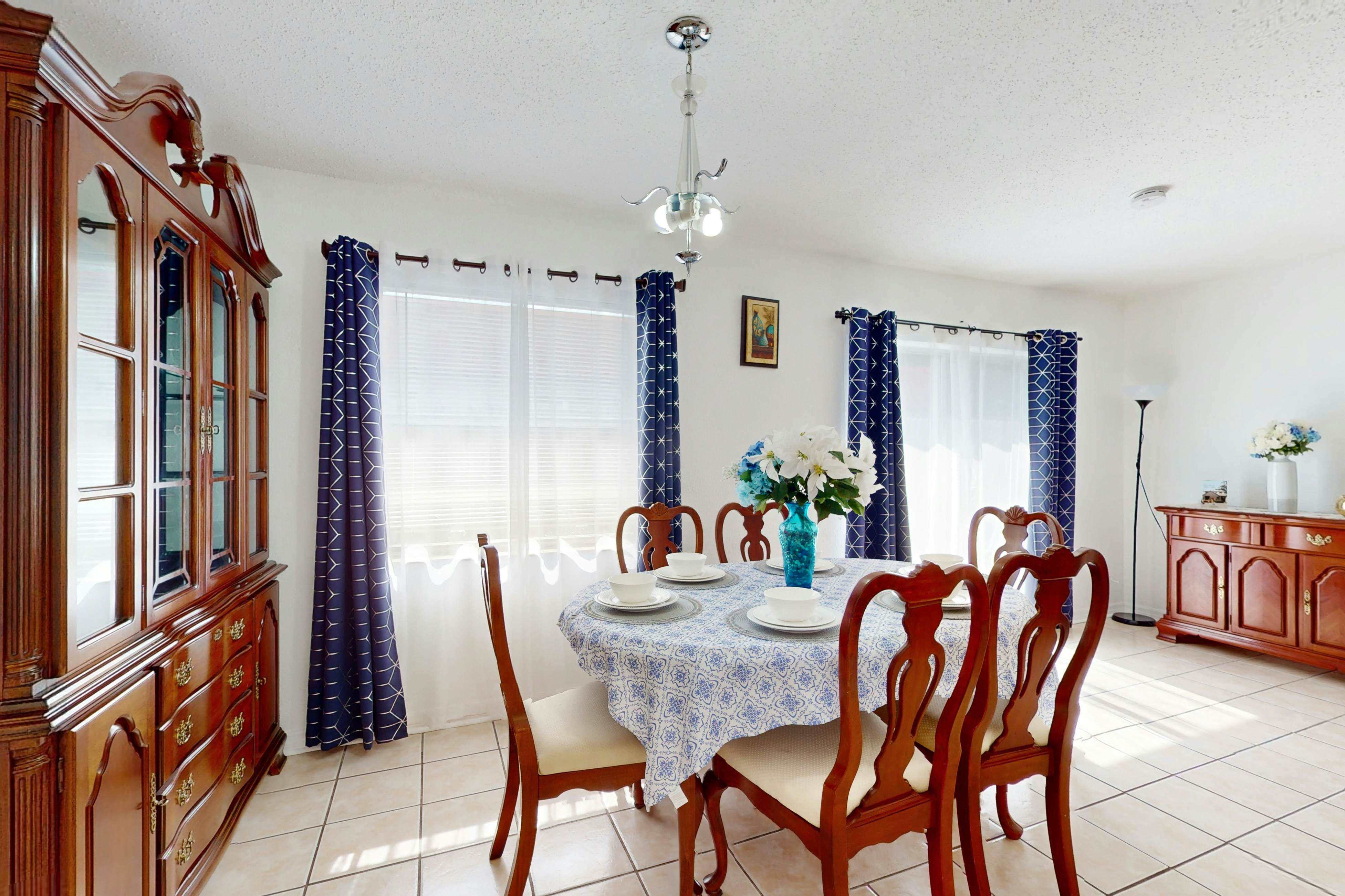 Centrally located, dog friendly, comfortable home with AC and WD