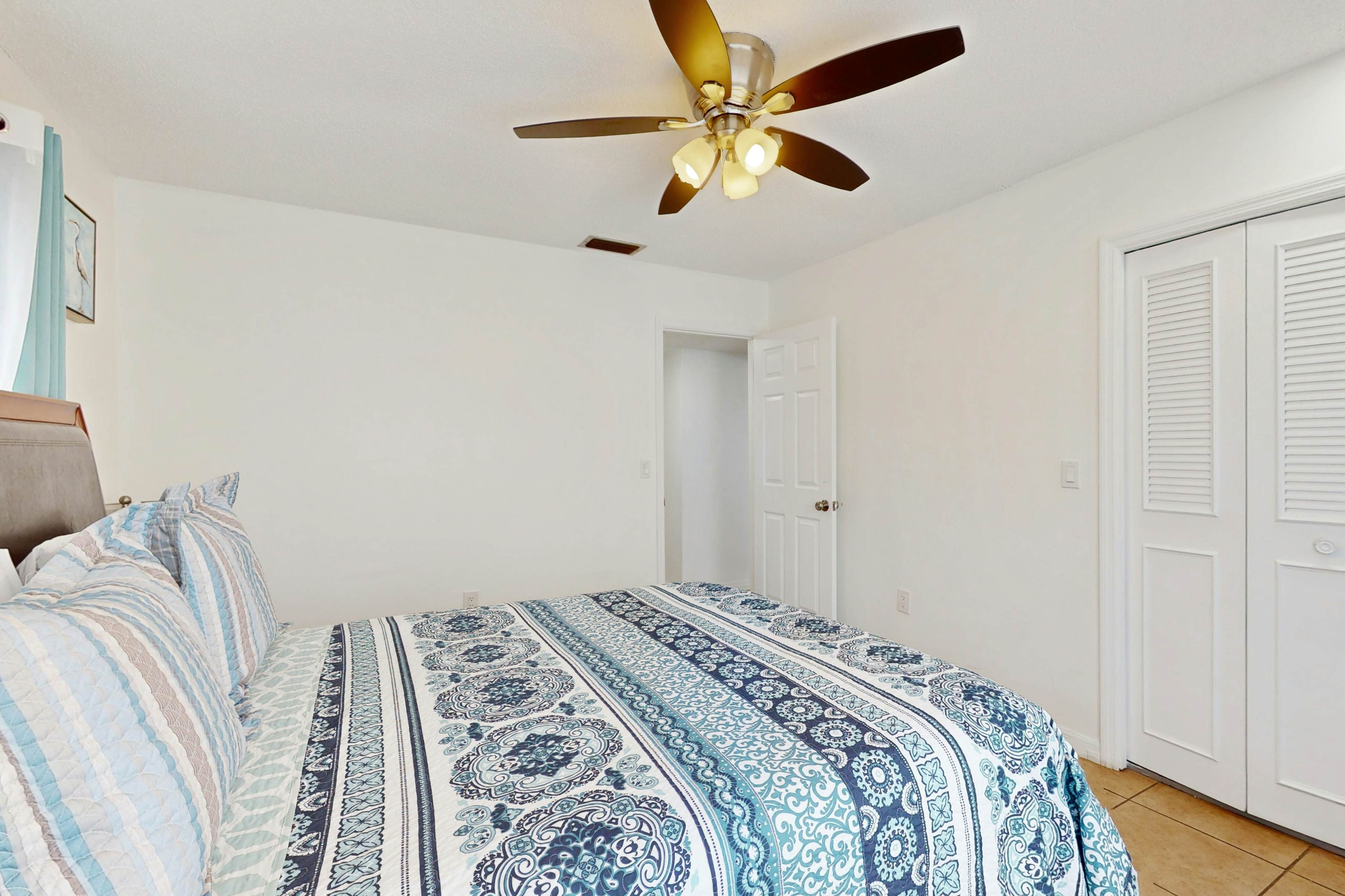 Centrally located, dog friendly, comfortable home with AC and WD