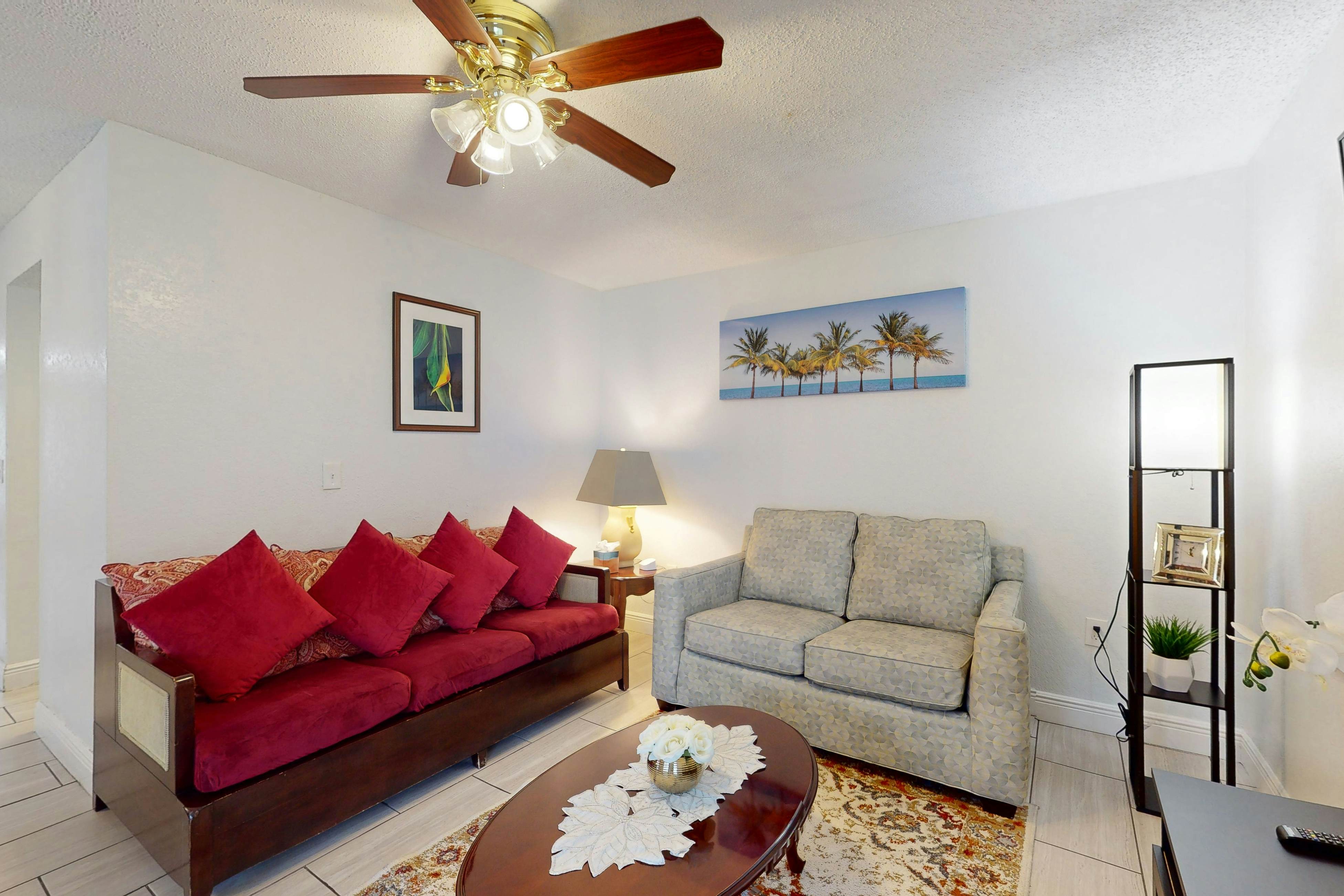 Cozy, dog friendly home close to shopping, entertainment, AC and WIFI