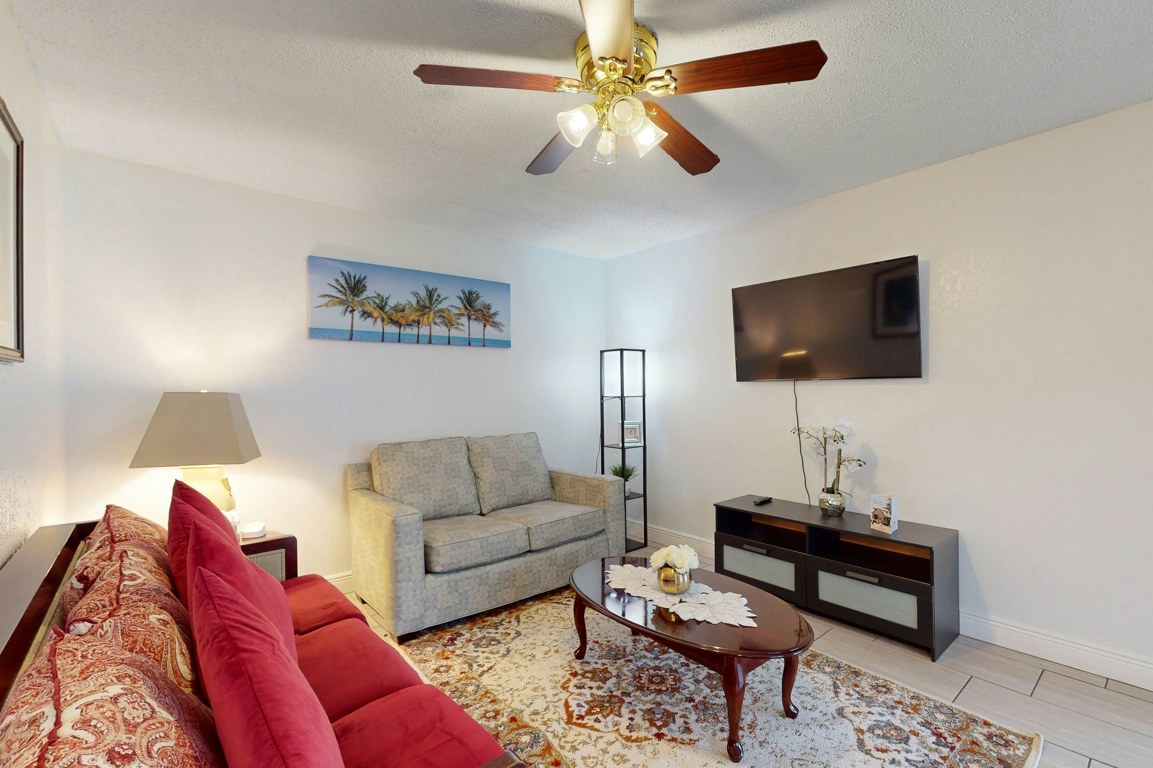 Cozy, dog friendly home close to shopping, entertainment, AC and WIFI