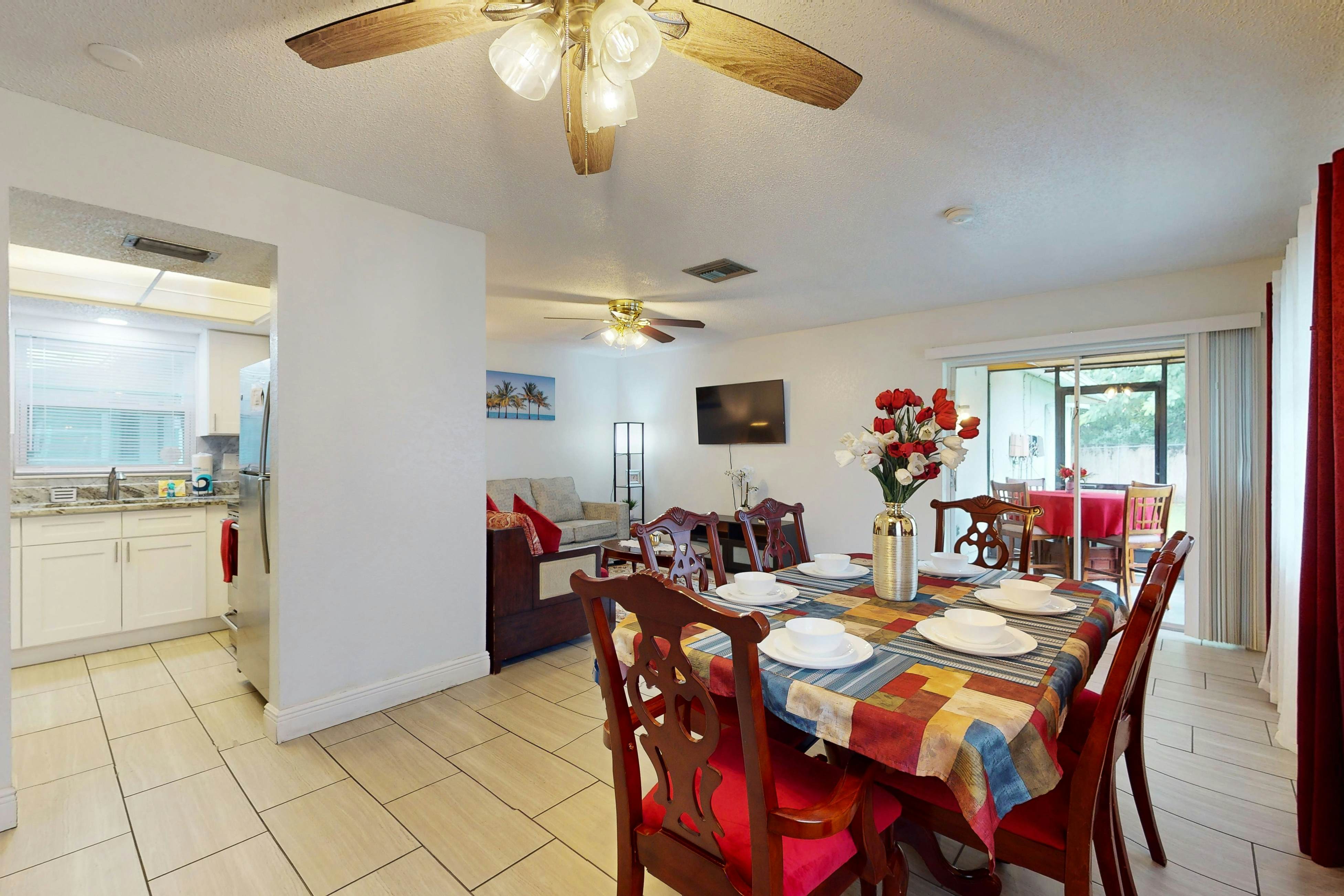 Cozy, dog friendly home close to shopping, entertainment, AC and WIFI