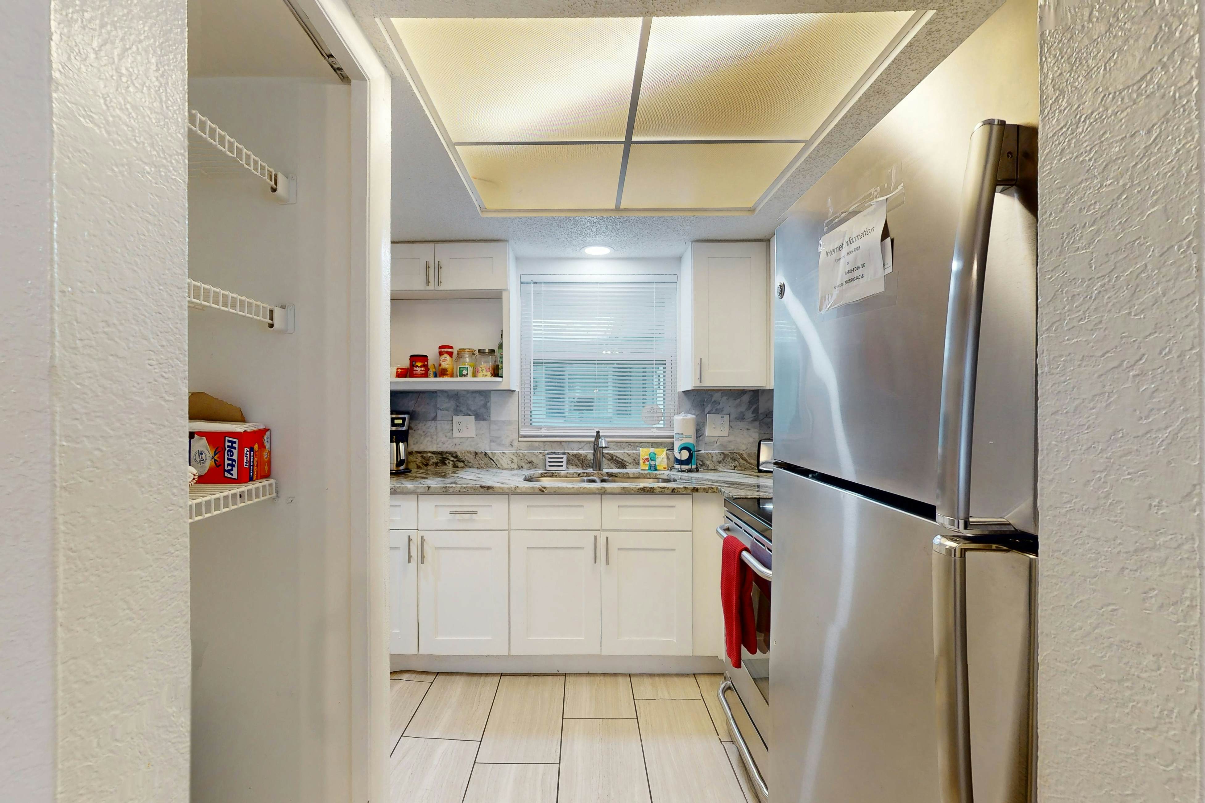 Cozy, dog friendly home close to shopping, entertainment, AC and WIFI