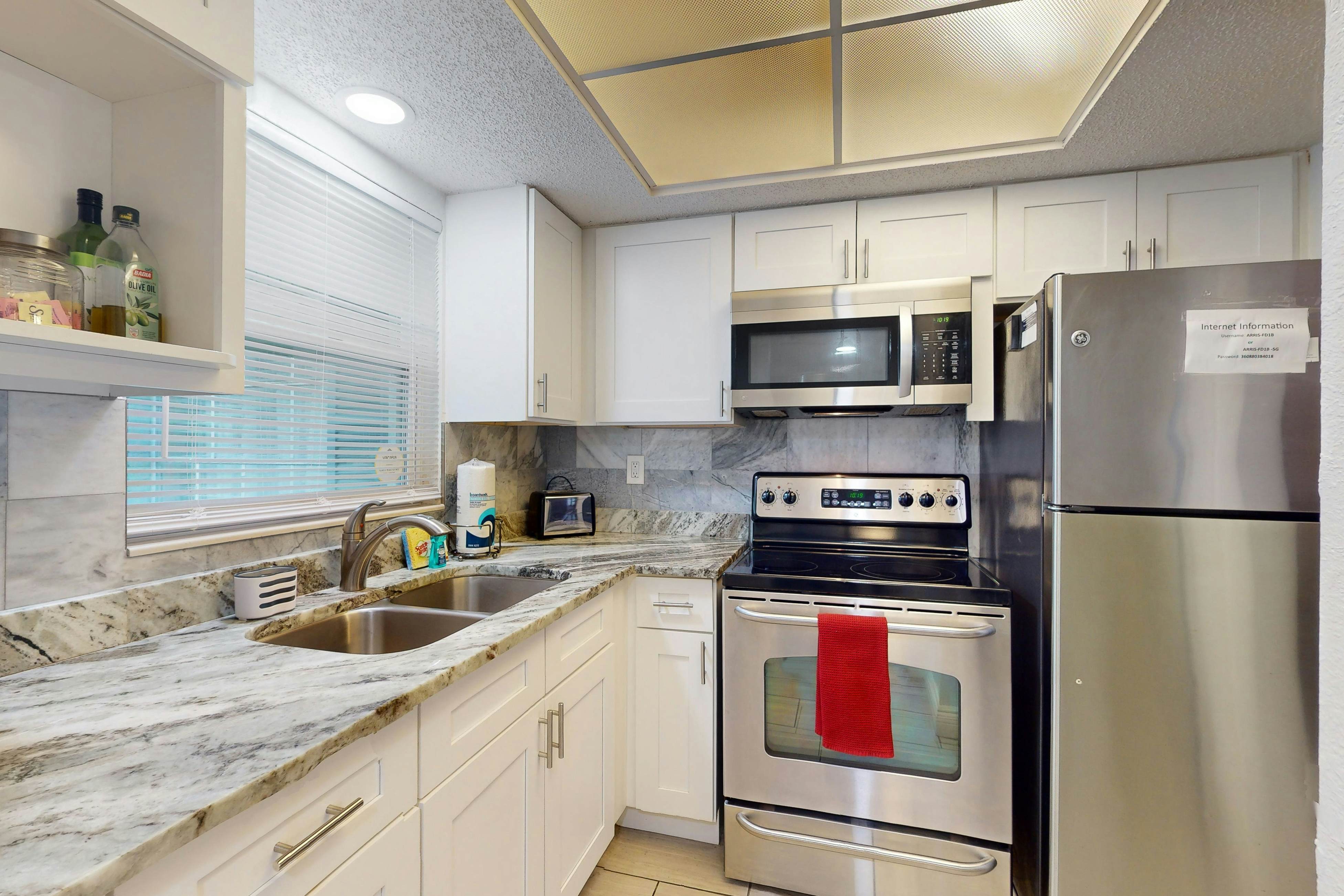 Cozy, dog friendly home close to shopping, entertainment, AC and WIFI