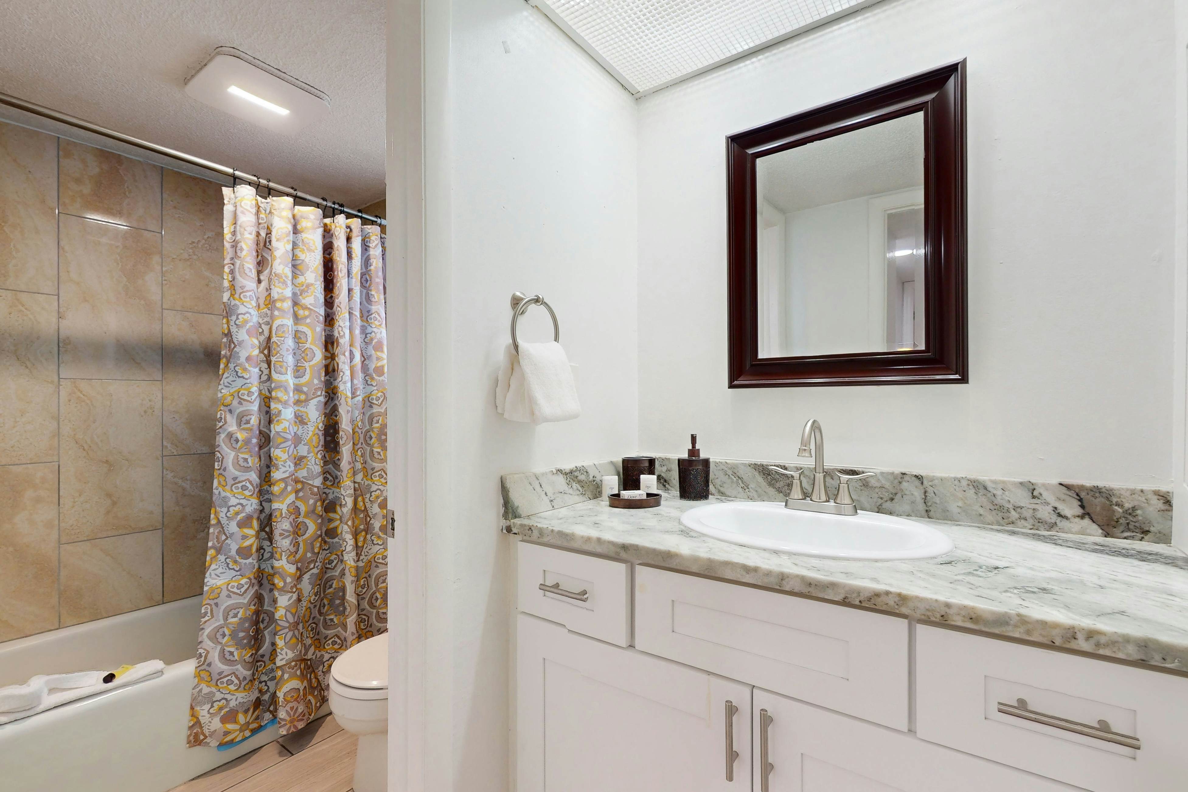 Cozy, dog friendly home close to shopping, entertainment, AC and WIFI