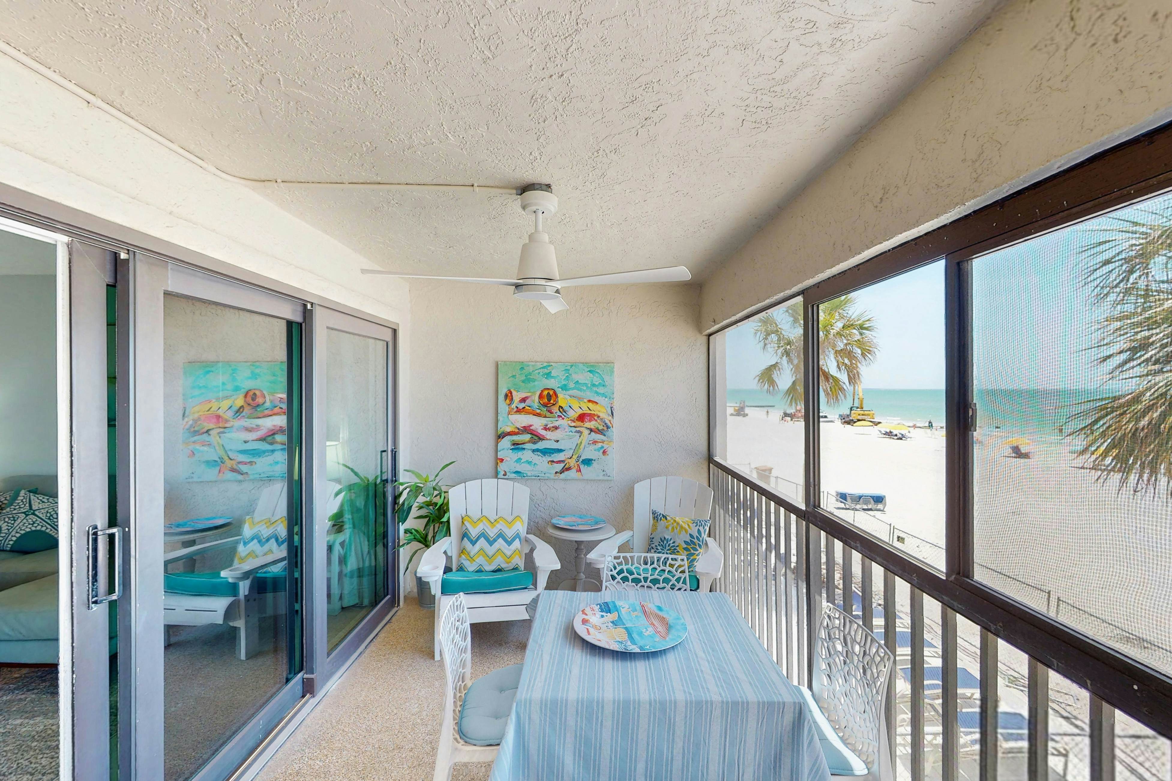 Beautiful oceanfront condo in Madeira Beach w/balcony & pool