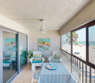 Beautiful oceanfront condo in Madeira Beach w balcony and pool