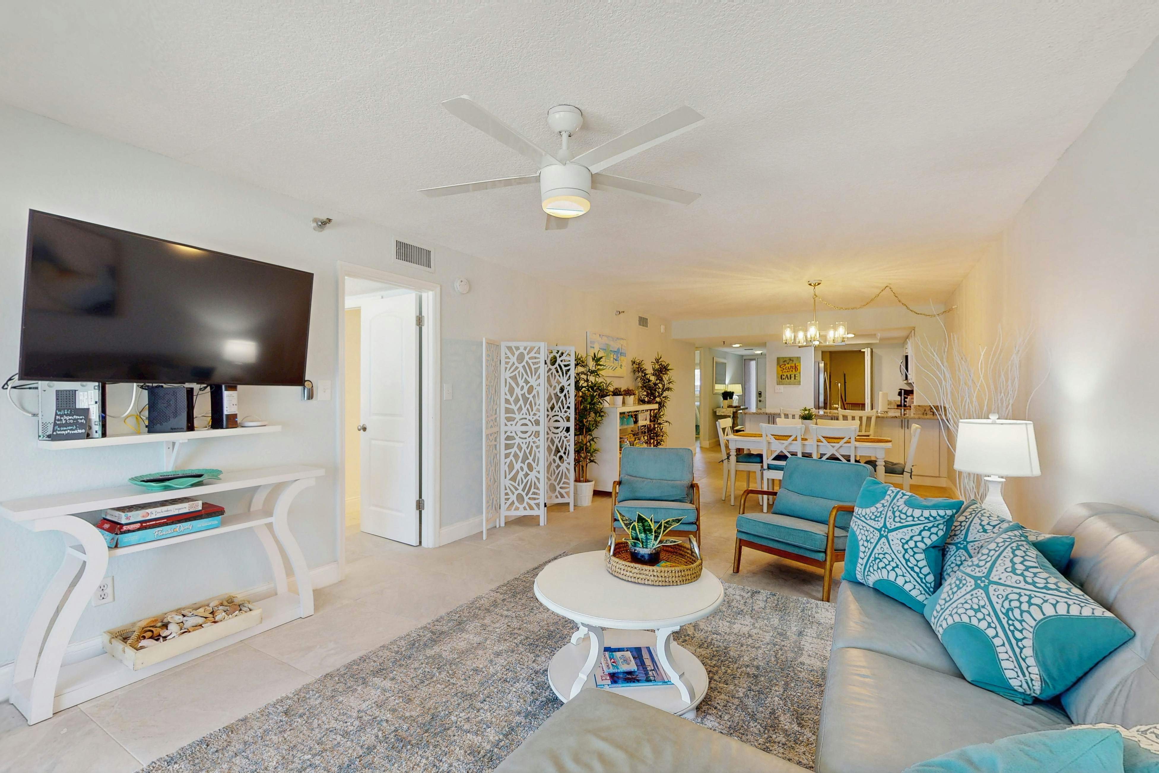 Beautiful oceanfront condo in Madeira Beach w/balcony & pool