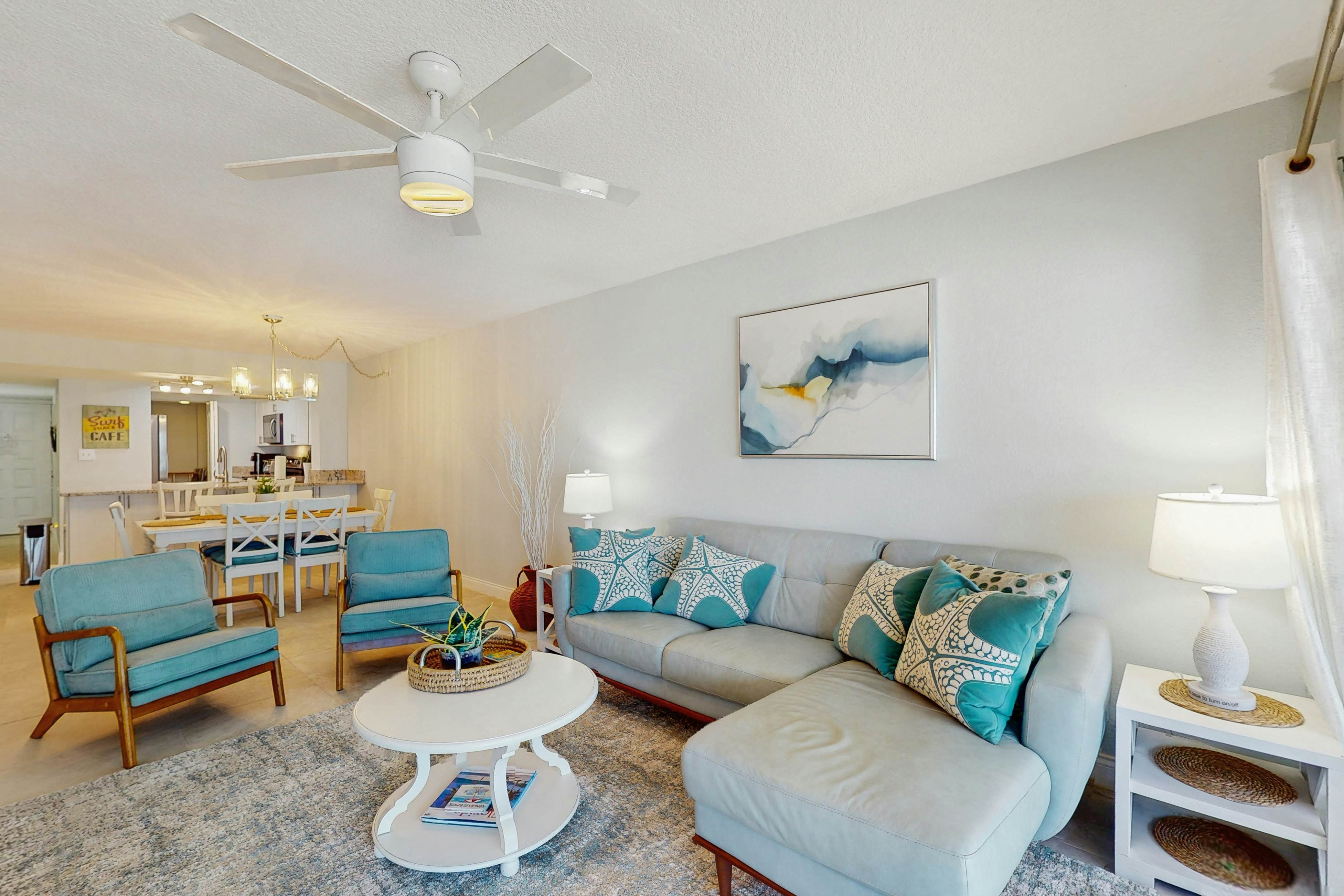 Beautiful oceanfront condo in Madeira Beach w/balcony & pool