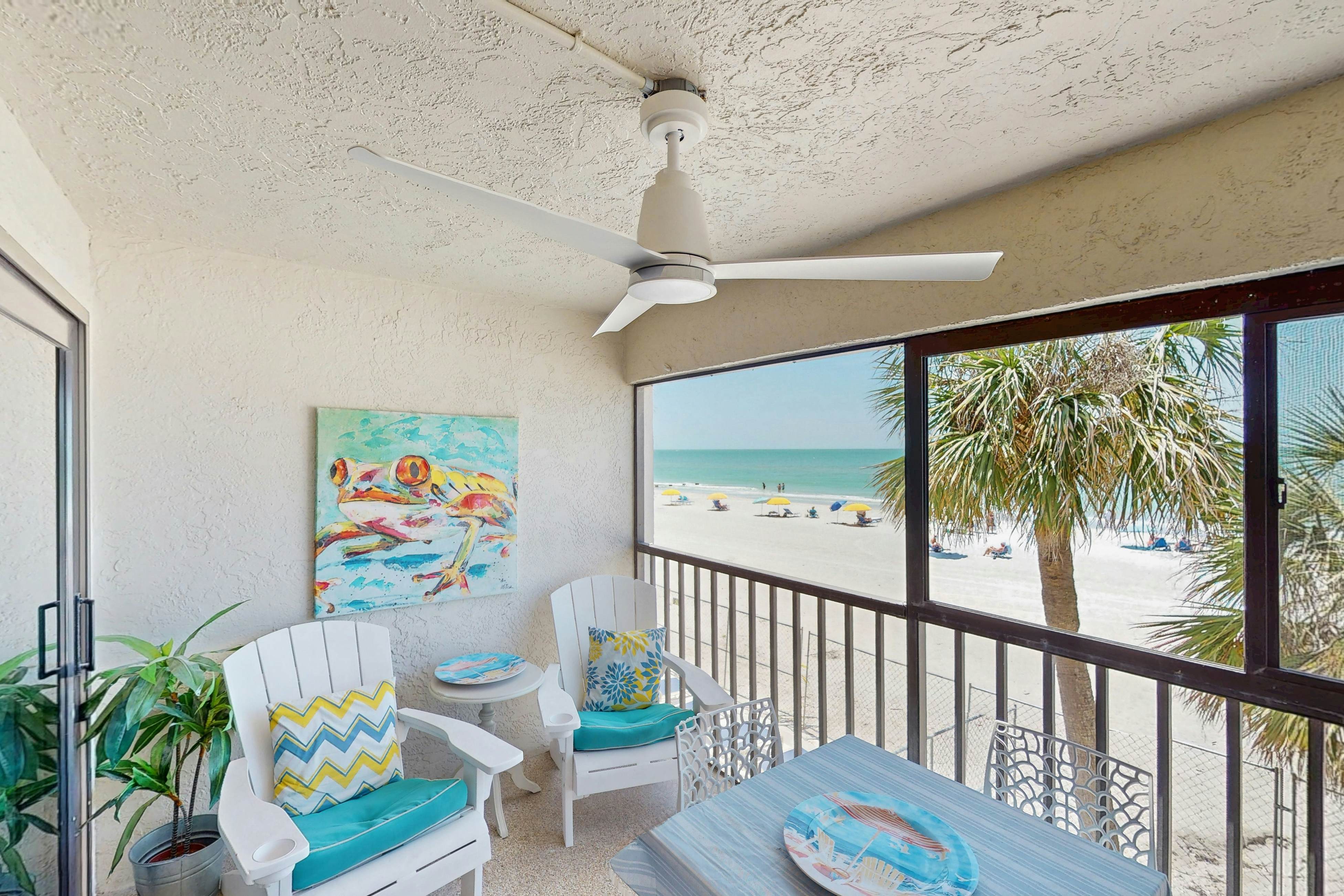 Beautiful oceanfront condo in Madeira Beach w/balcony & pool
