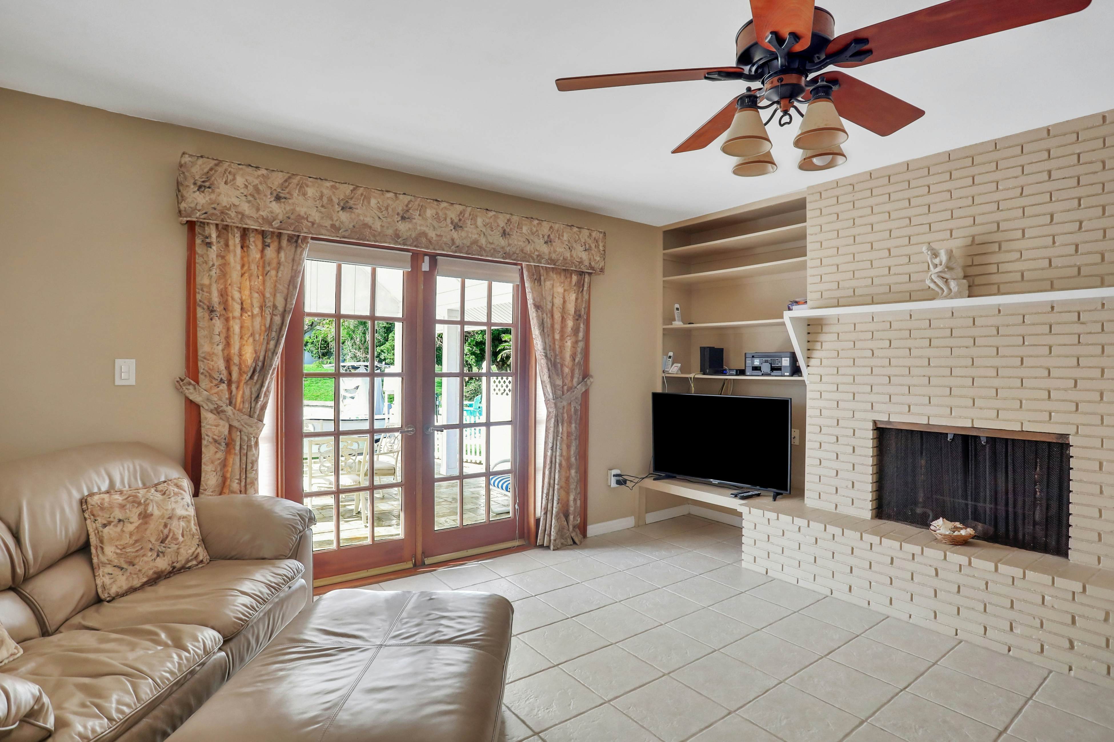 Snowbird-friendly elegant home with waterfront location, pool, grill, fireplace