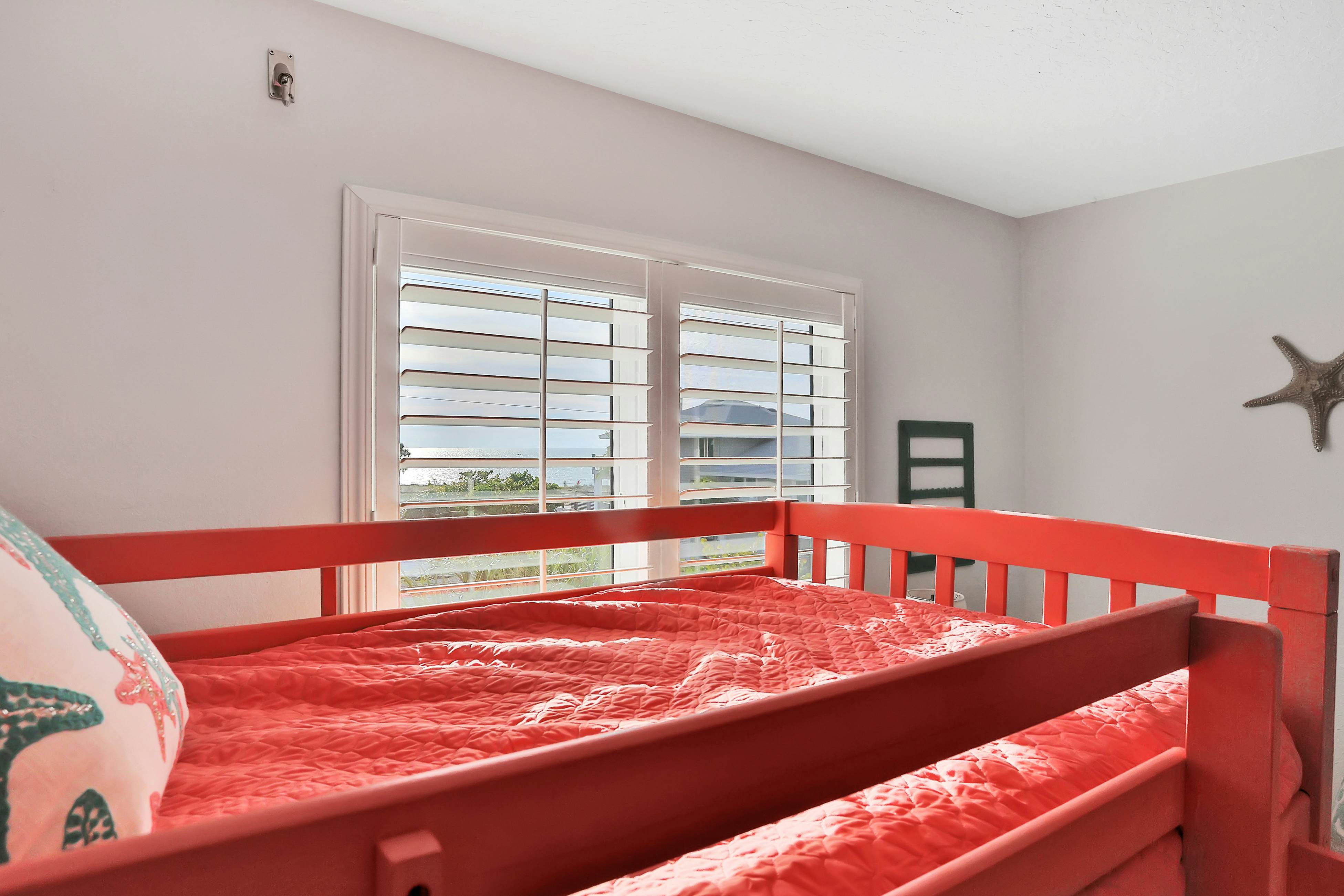 Dog-Friendly Home with High-Speed WiFi and Central AC - Snowbird-Friendly