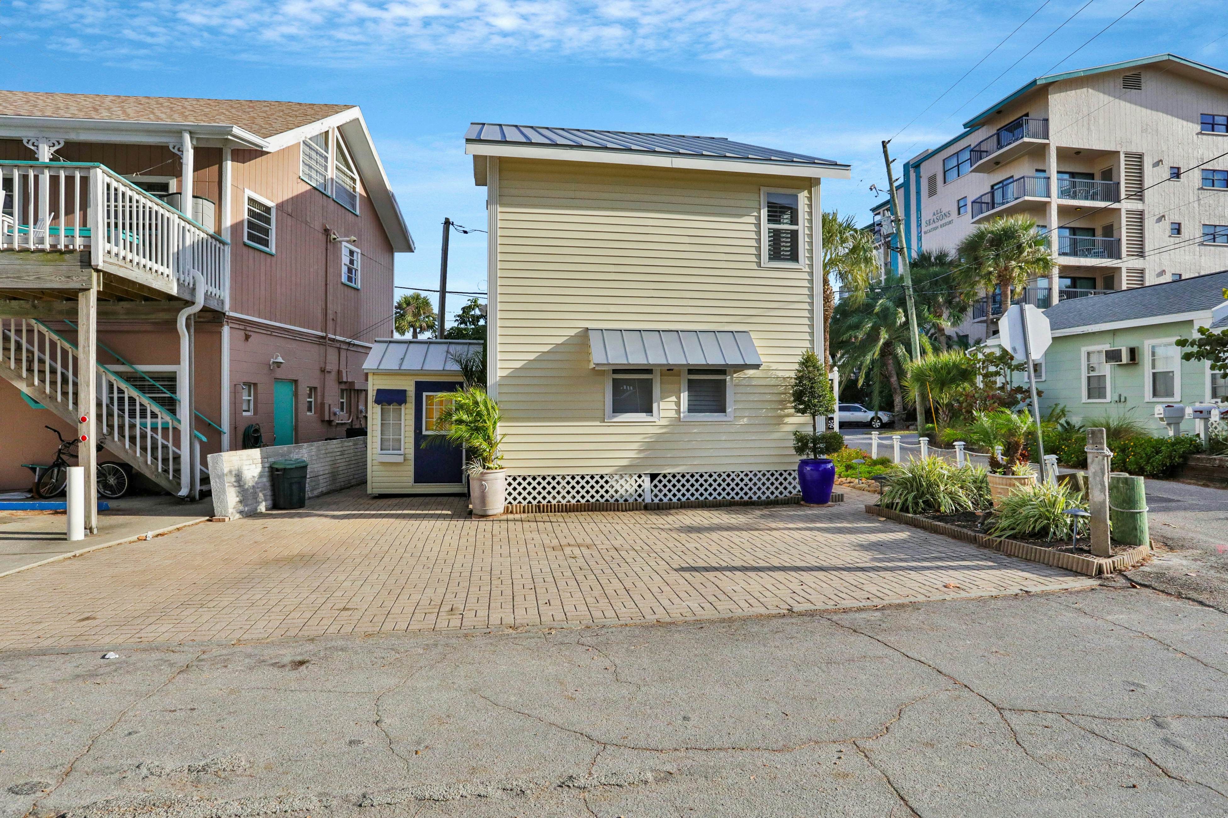 Dog-Friendly Home with High-Speed WiFi and Central AC - Snowbird-Friendly